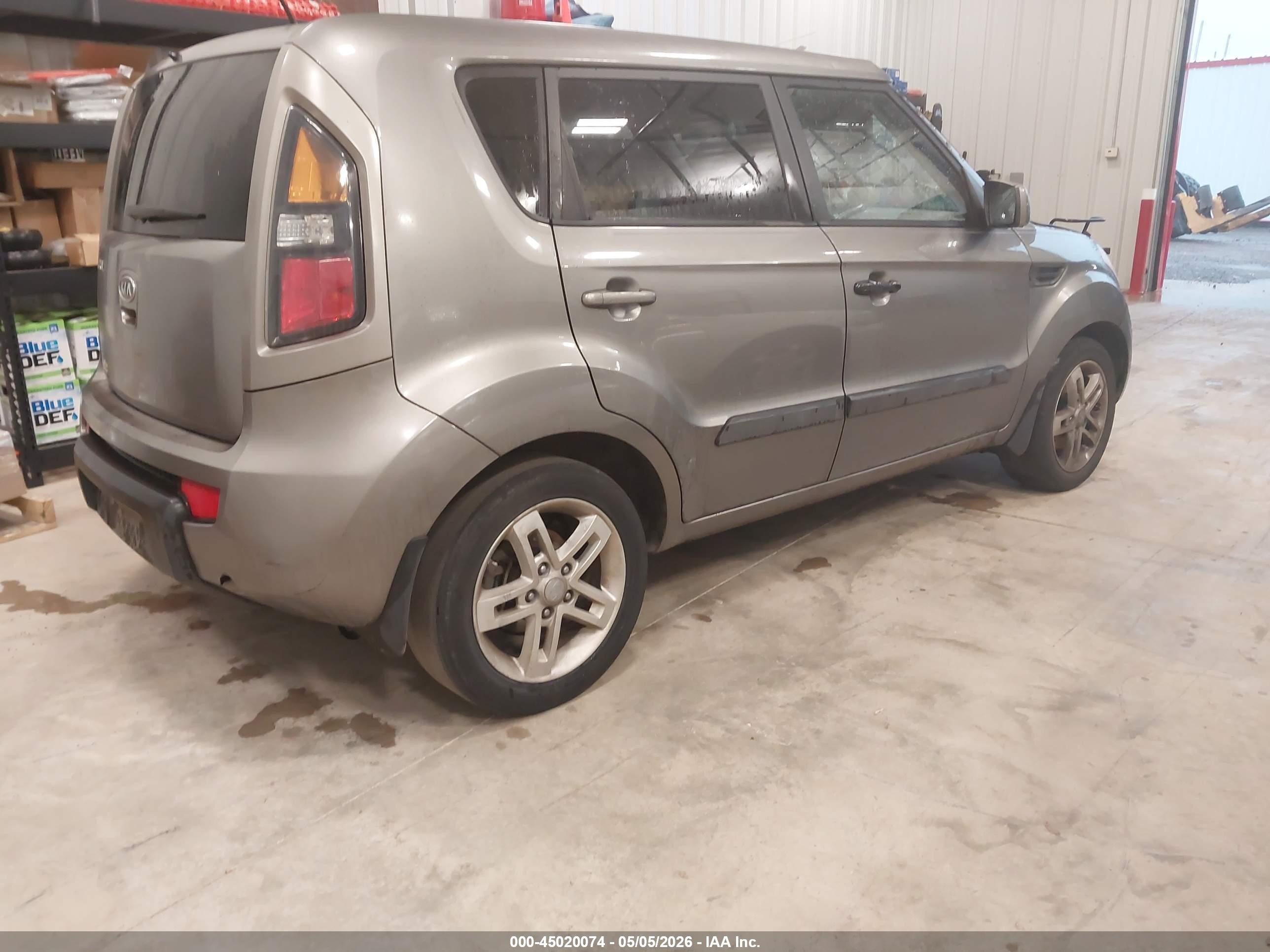 2011 Kia Soul + Серый vin: KNDJT2A21B7242801