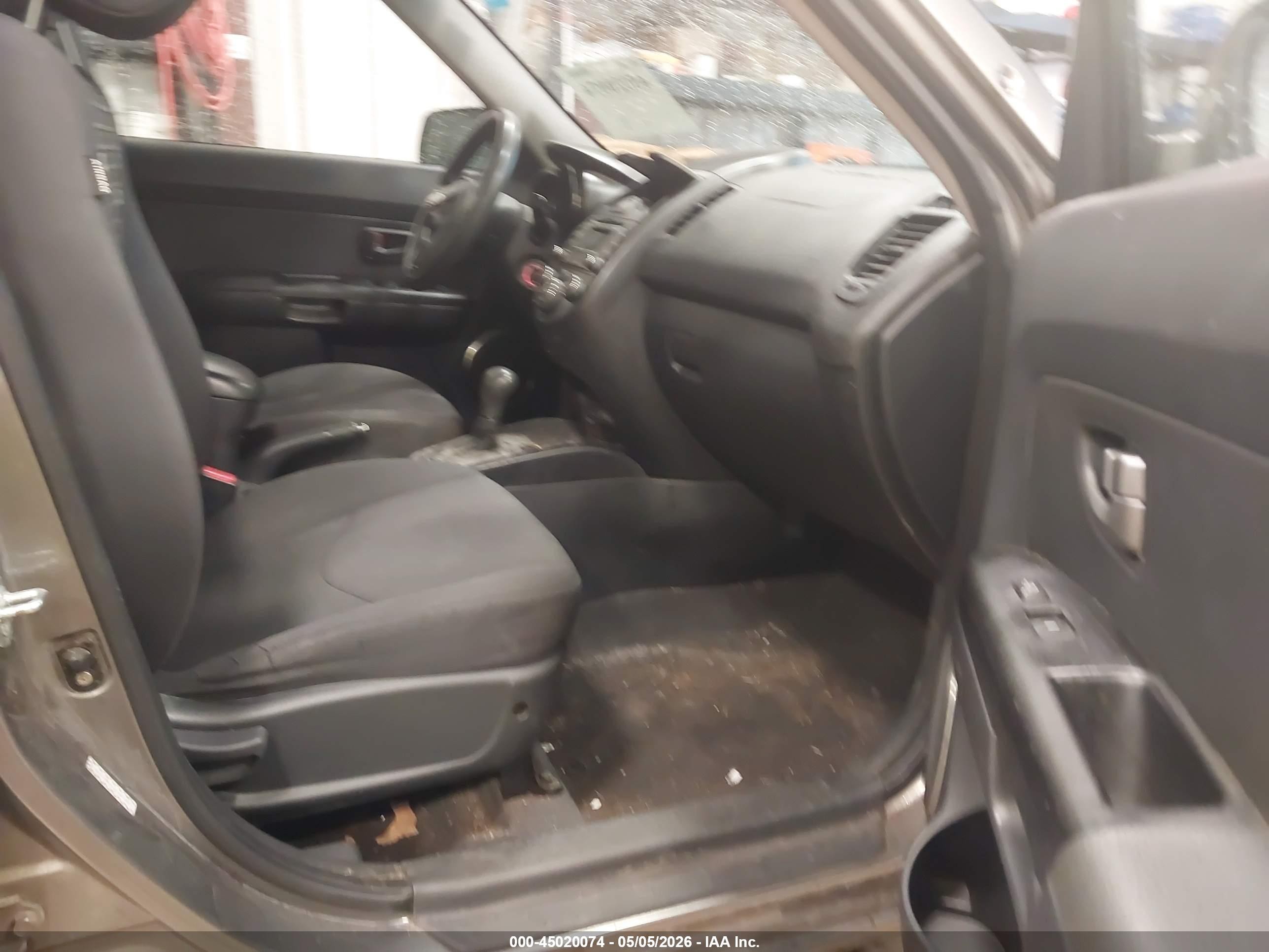 2011 Kia Soul + Серый vin: KNDJT2A21B7242801
