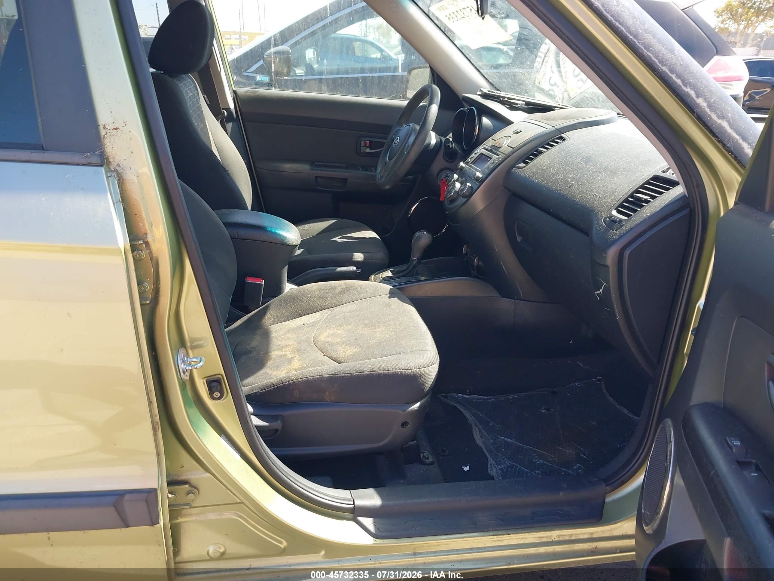 2011 Kia Soul + Green vin: KNDJT2A21B7243432