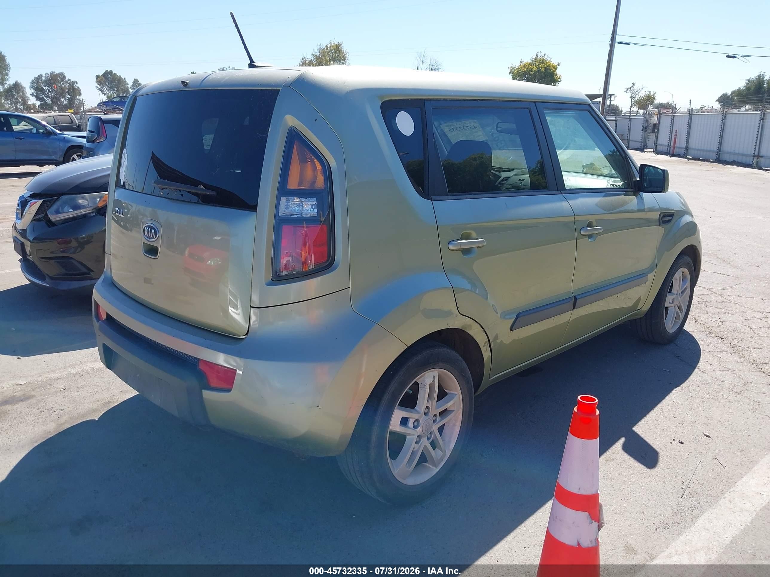 2011 Kia Soul + Green vin: KNDJT2A21B7243432