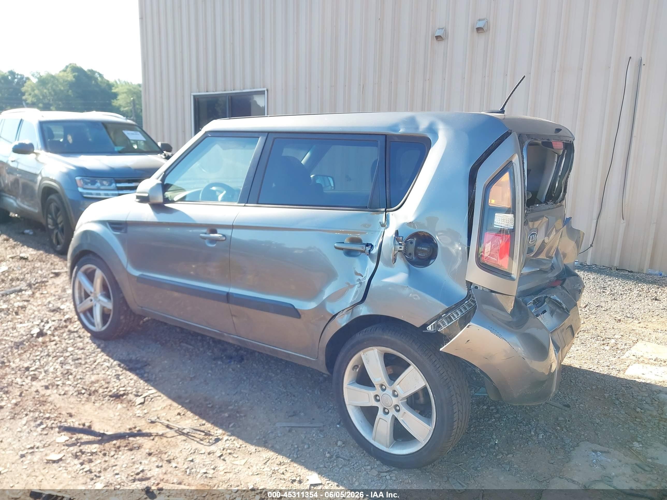 2011 Kia Soul ! Gray vin: KNDJT2A21B7247478