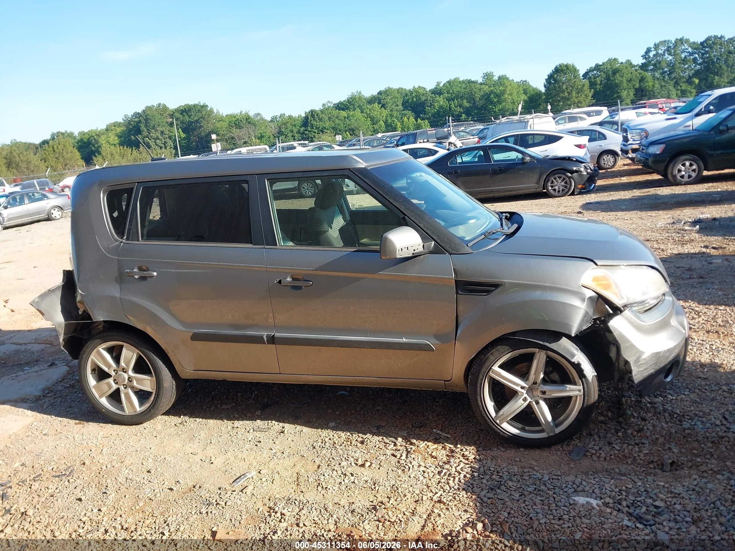 2011 Kia Soul ! Gray vin: KNDJT2A21B7247478