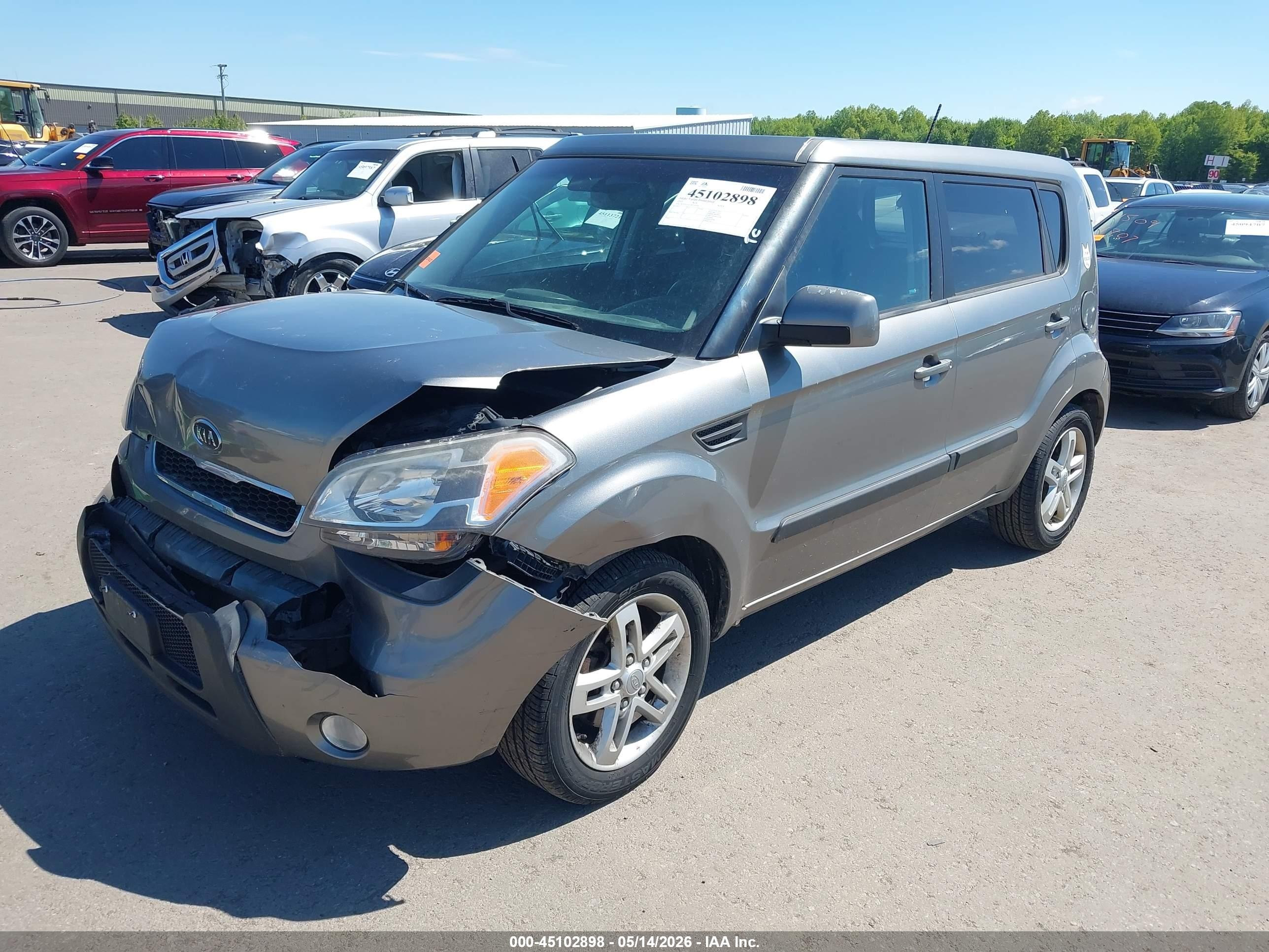 2011 Kia Soul + Gray vin: KNDJT2A21B7310594