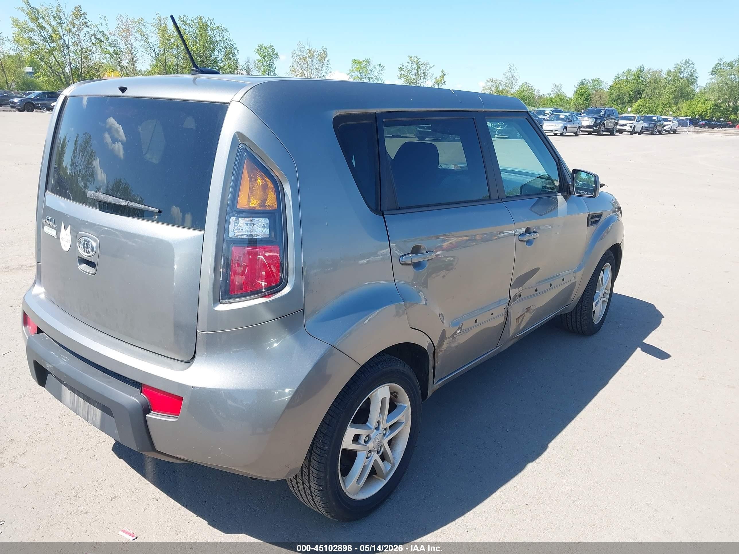 2011 Kia Soul + Gray vin: KNDJT2A21B7310594