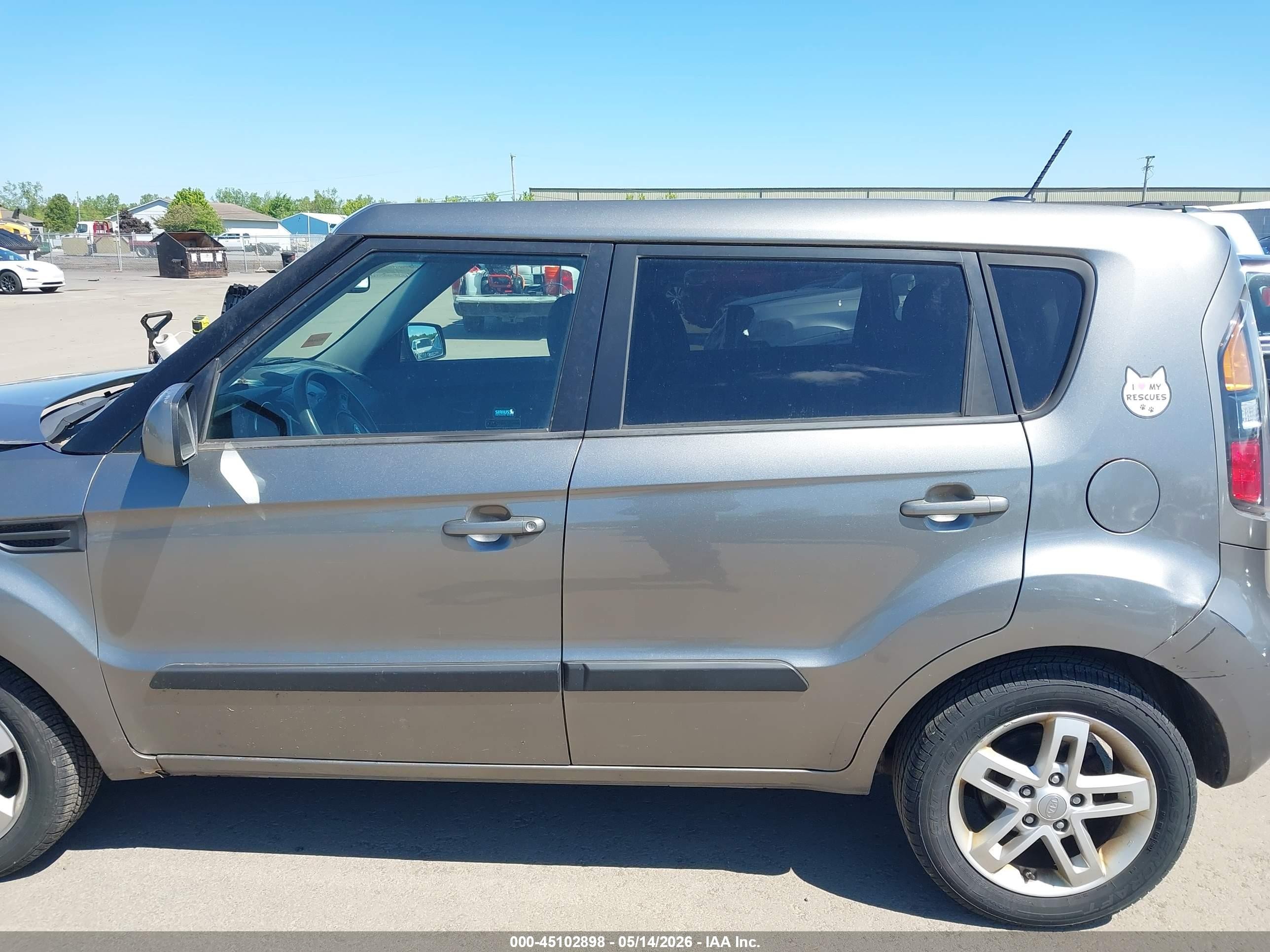 2011 Kia Soul + Gray vin: KNDJT2A21B7310594