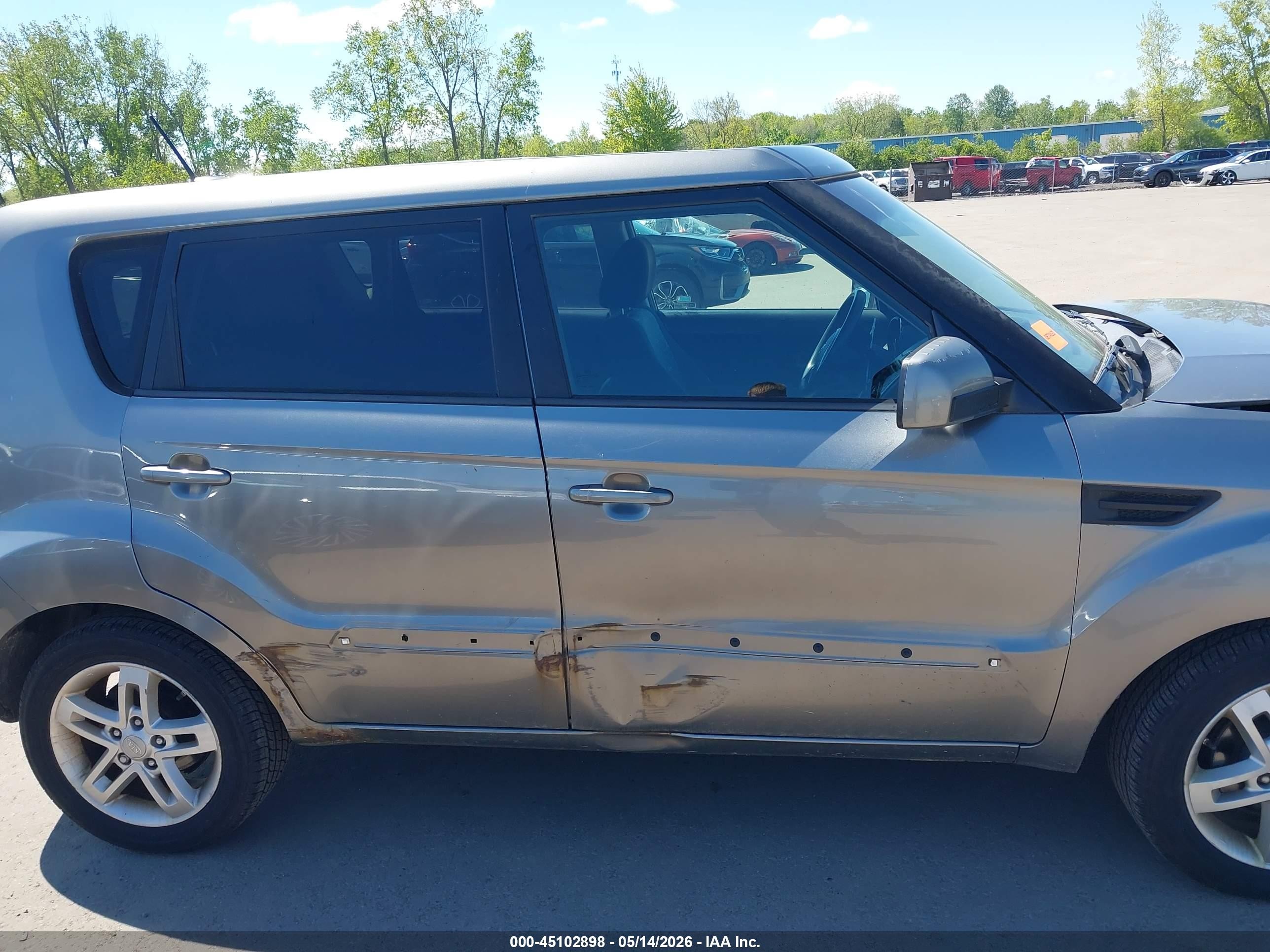 2011 Kia Soul + Gray vin: KNDJT2A21B7310594