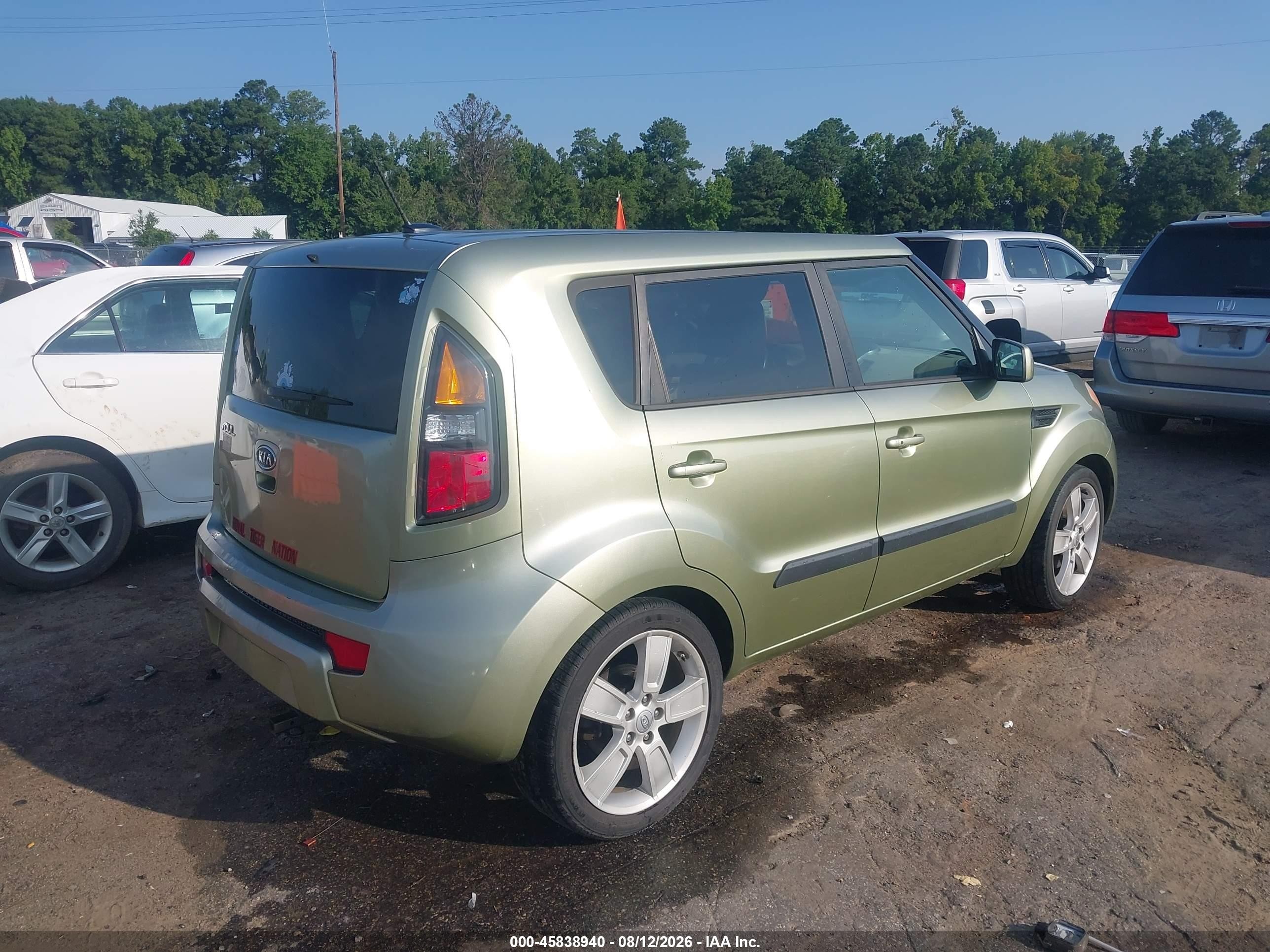2011 Kia Soul ! Green vin: KNDJT2A21B7319442