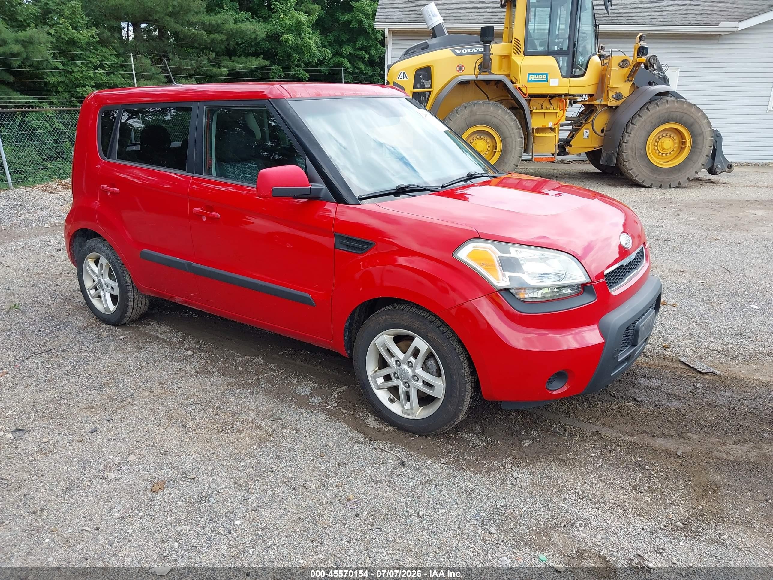 2011 Kia Soul + Red vin: KNDJT2A21B7331994