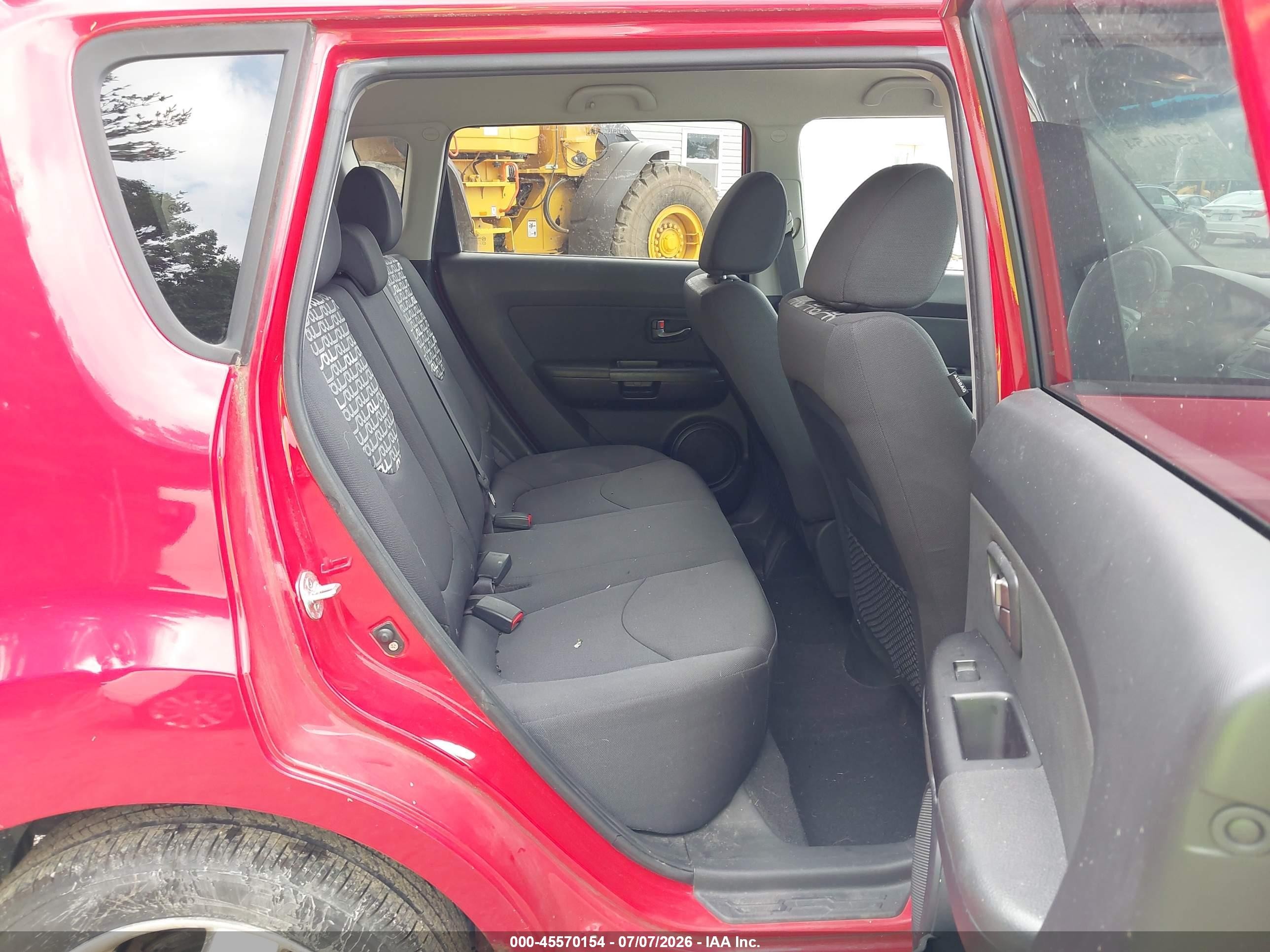 2011 Kia Soul + Red vin: KNDJT2A21B7331994
