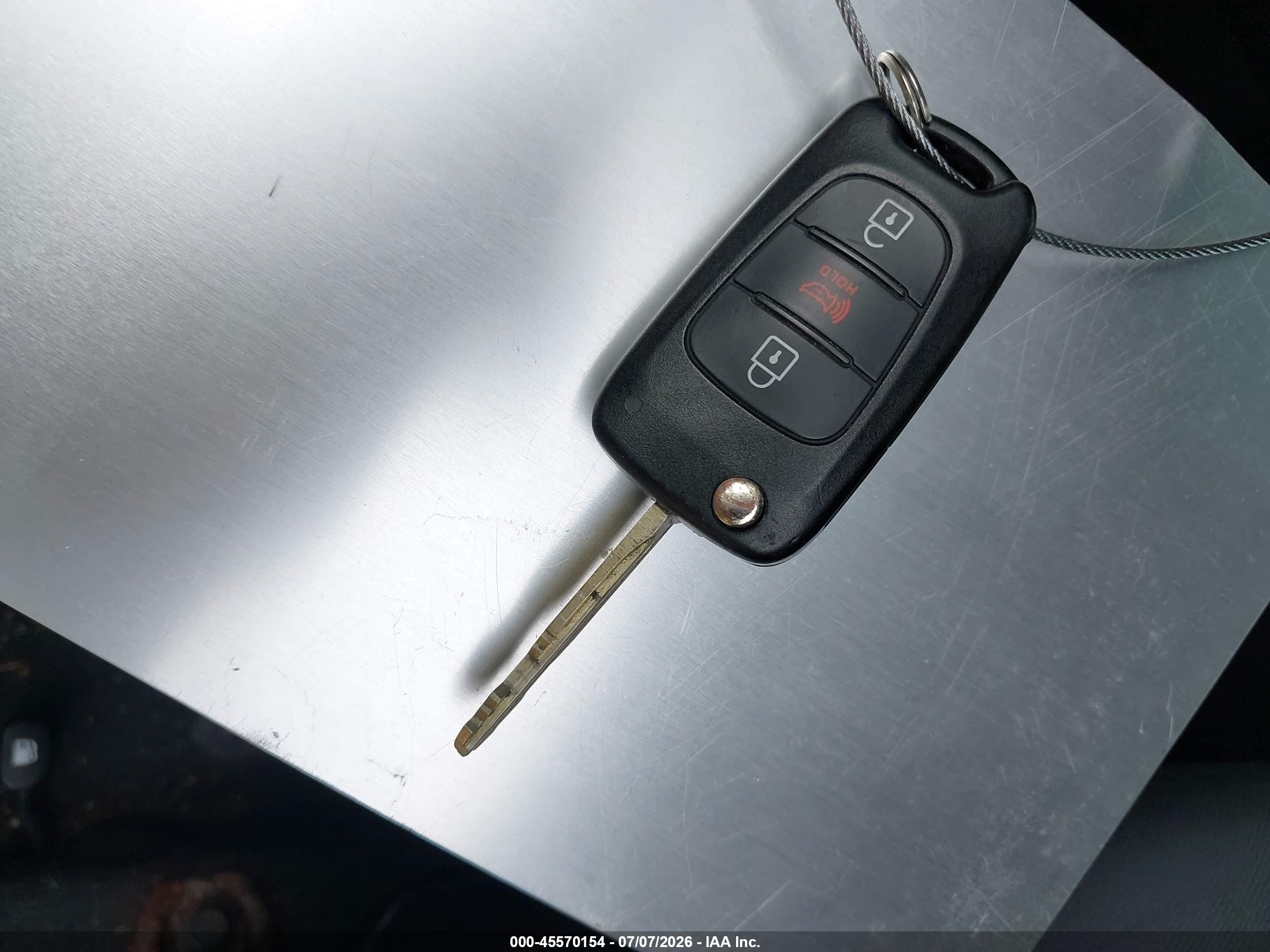 2011 Kia Soul + Red vin: KNDJT2A21B7331994