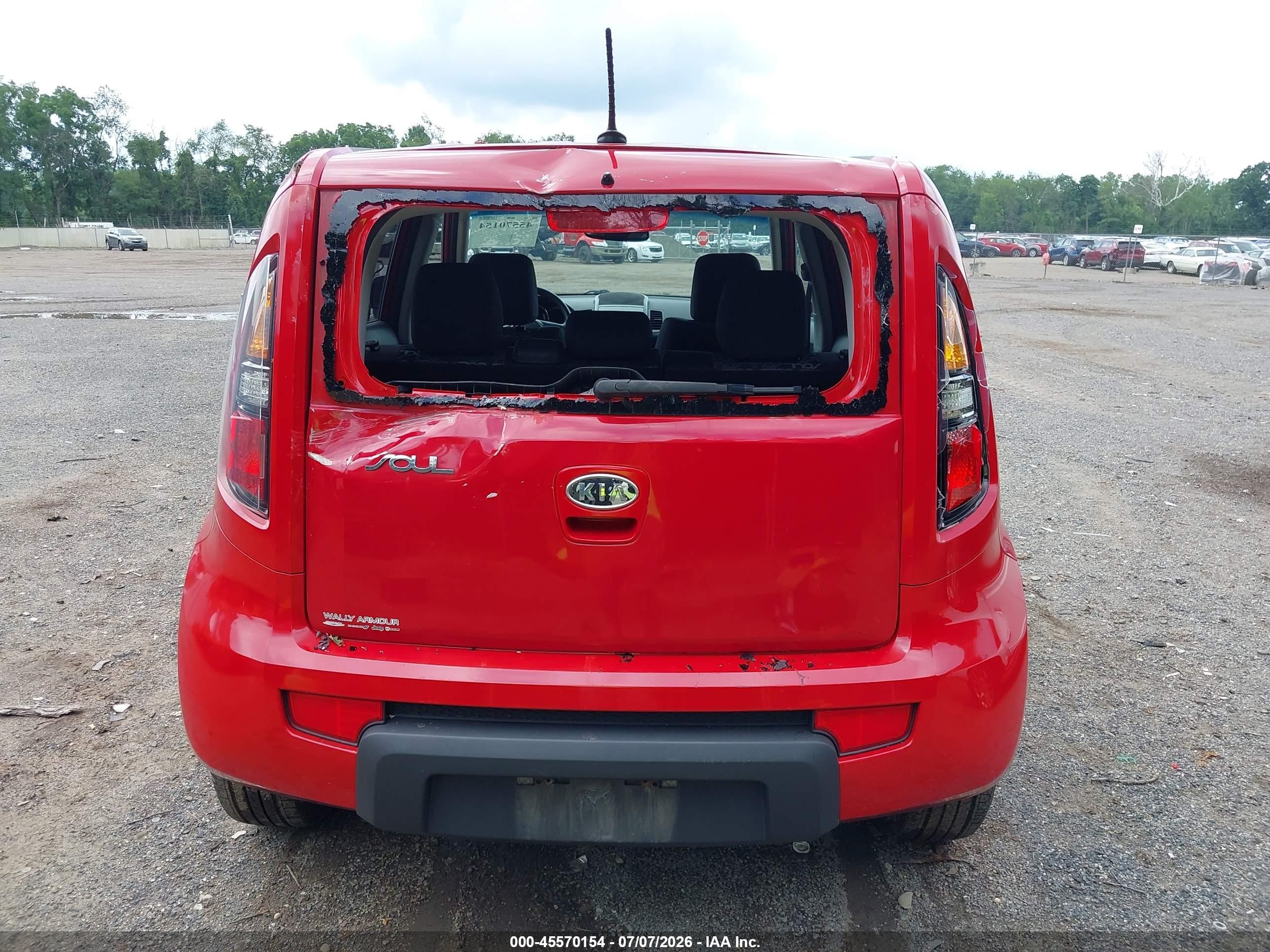 2011 Kia Soul + Red vin: KNDJT2A21B7331994