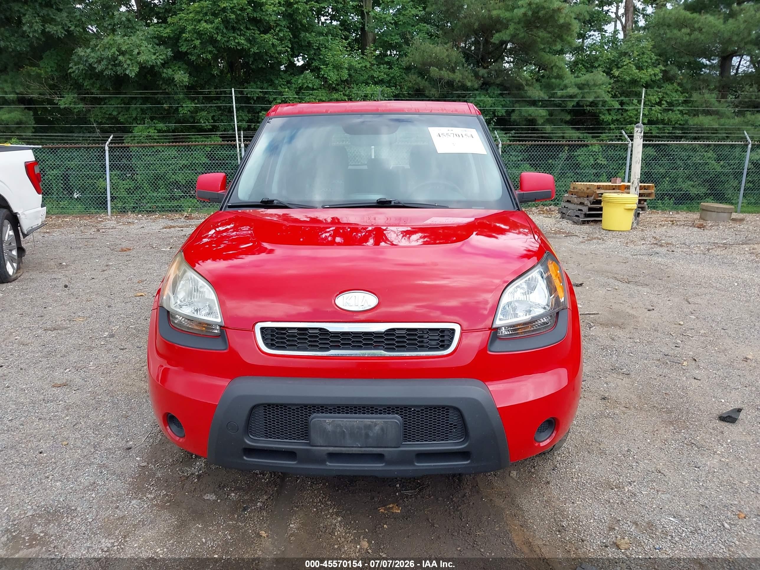 2011 Kia Soul + Red vin: KNDJT2A21B7331994