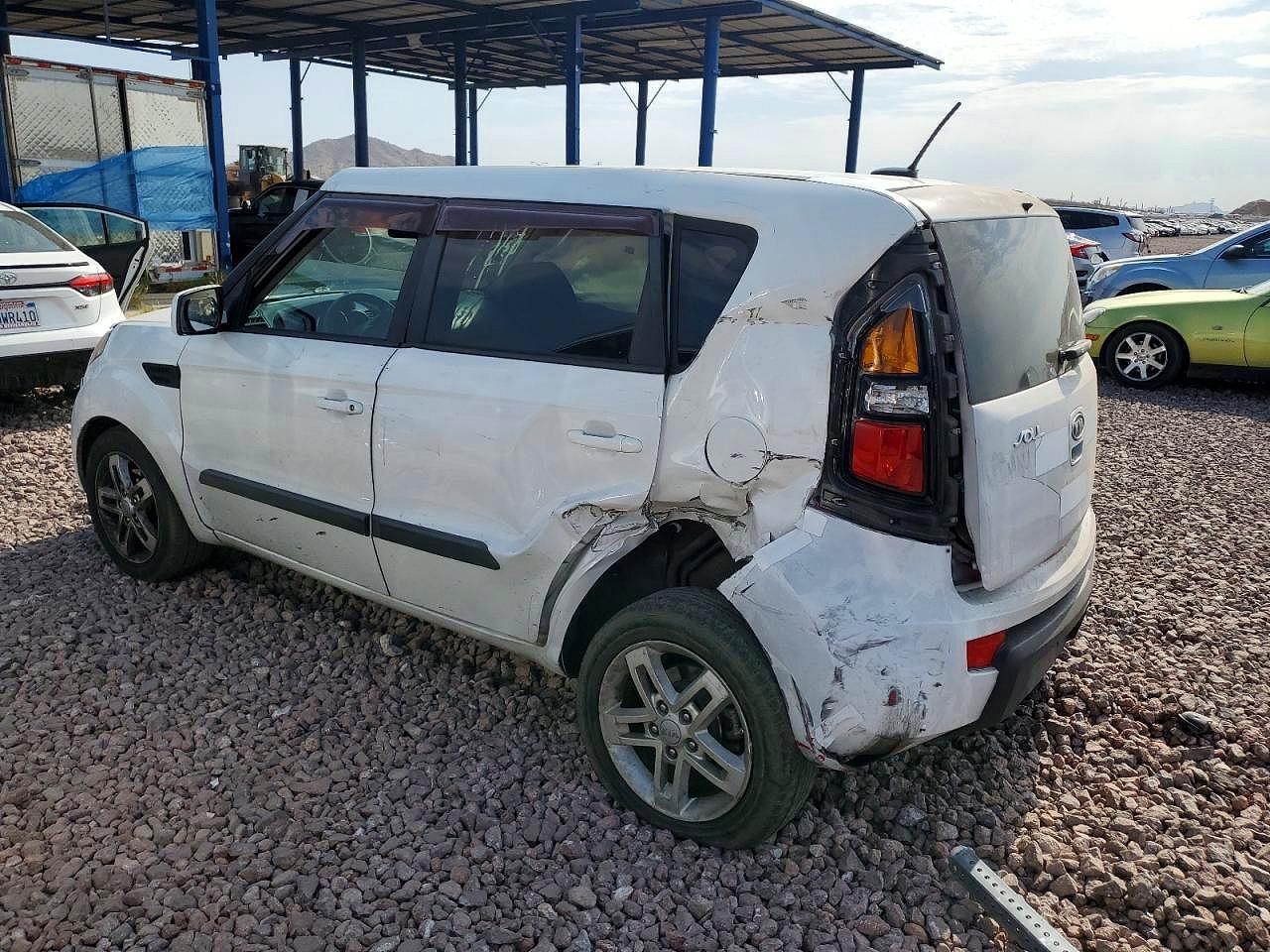 2011 Kia Soul + Белый vin: KNDJT2A21B7343174