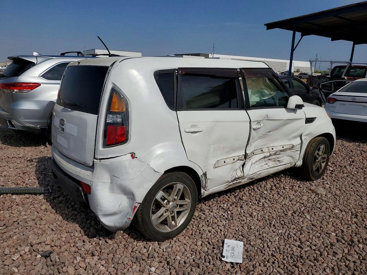 2011 Kia Soul + Белый vin: KNDJT2A21B7343174