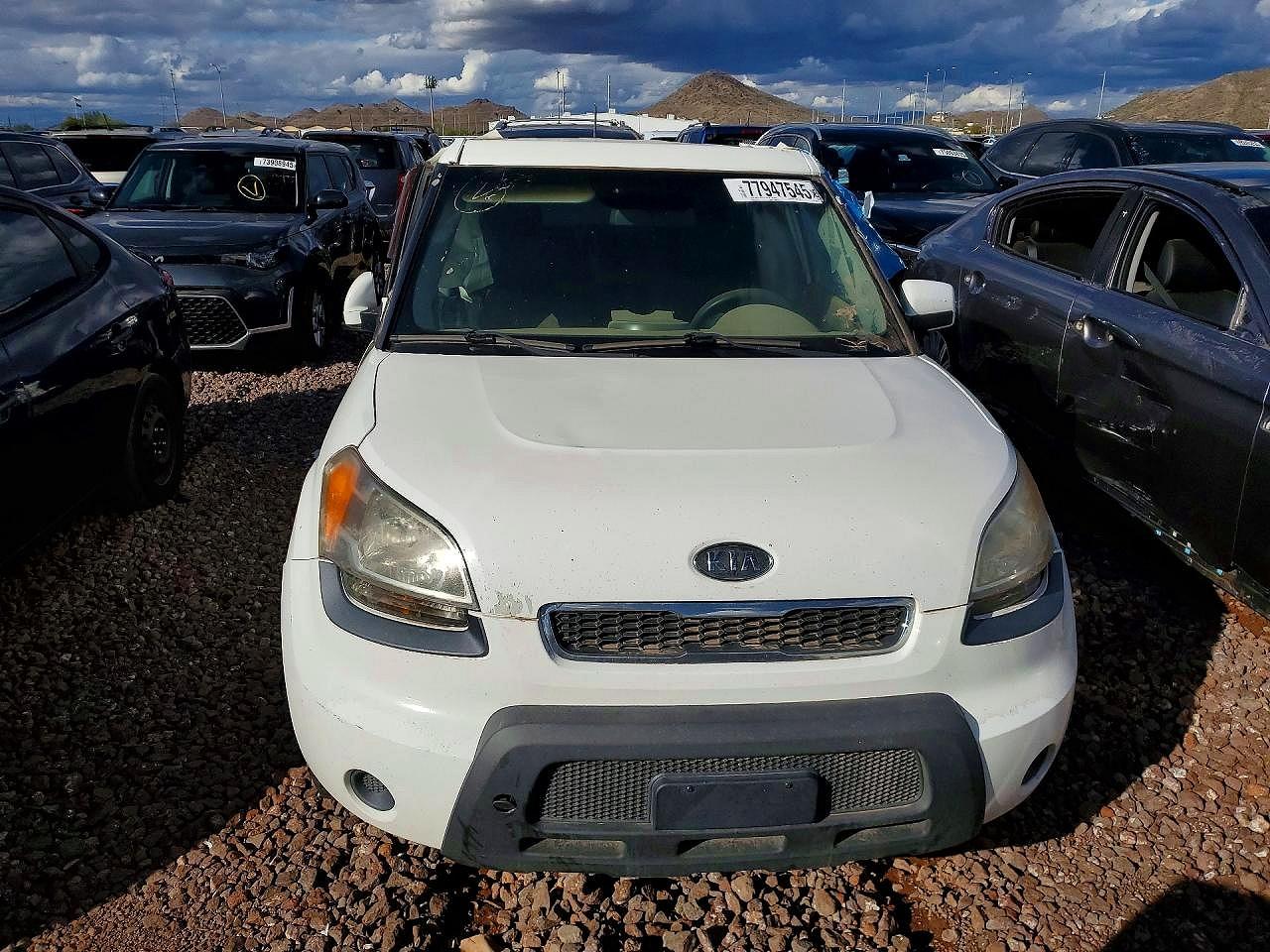 2011 Kia Soul + Белый vin: KNDJT2A21B7343174