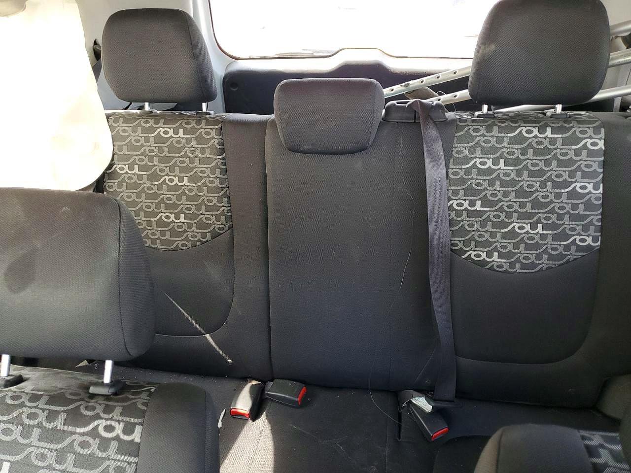 2011 Kia Soul + Белый vin: KNDJT2A21B7343174