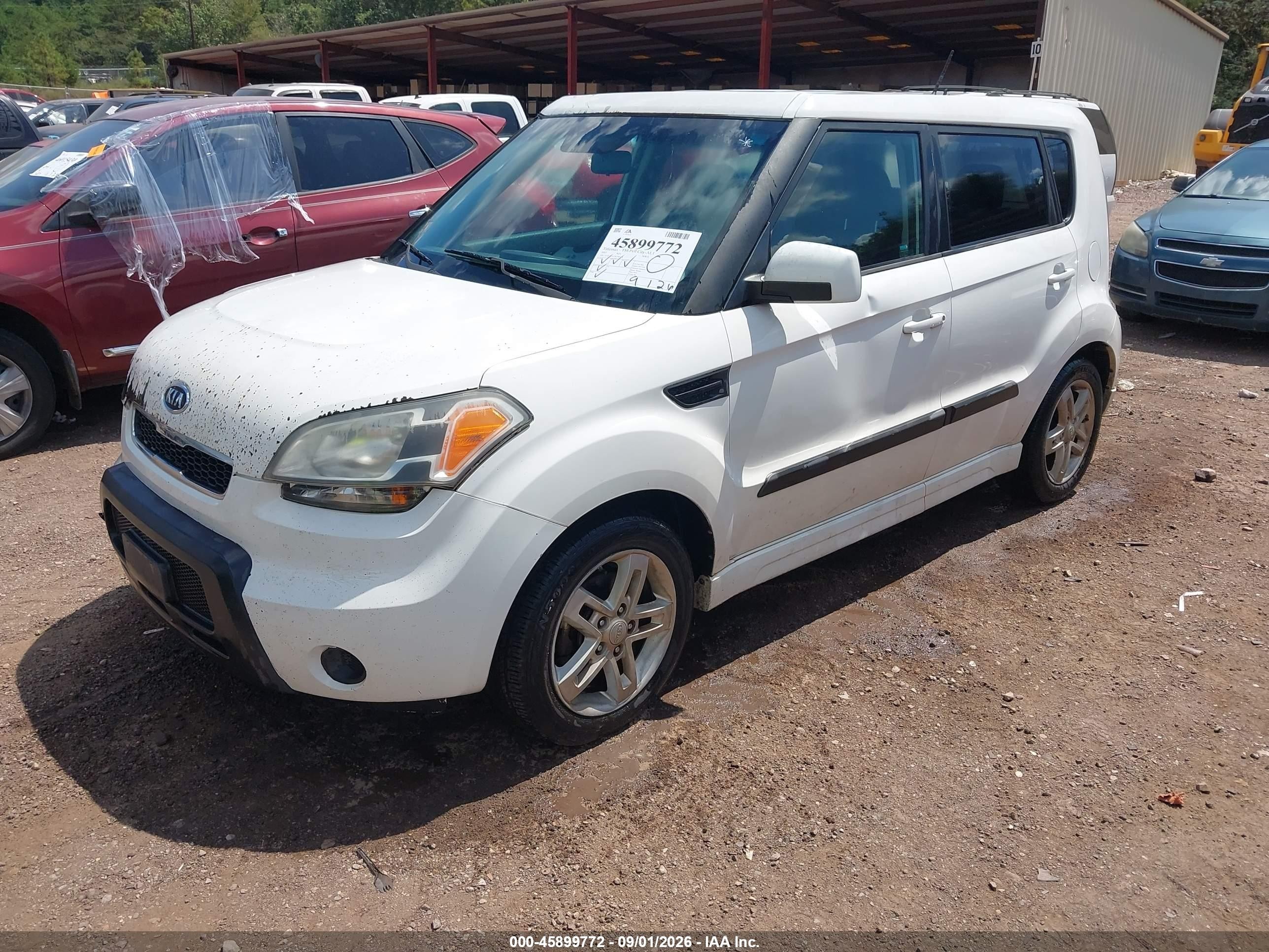2011 Kia Soul + White vin: KNDJT2A21B7705178