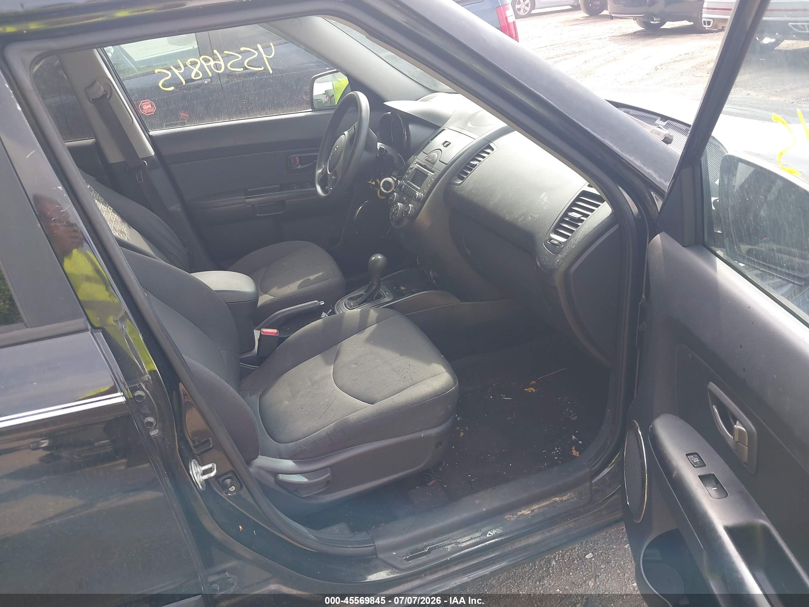 2011 Kia Soul + Black vin: KNDJT2A21B7710543