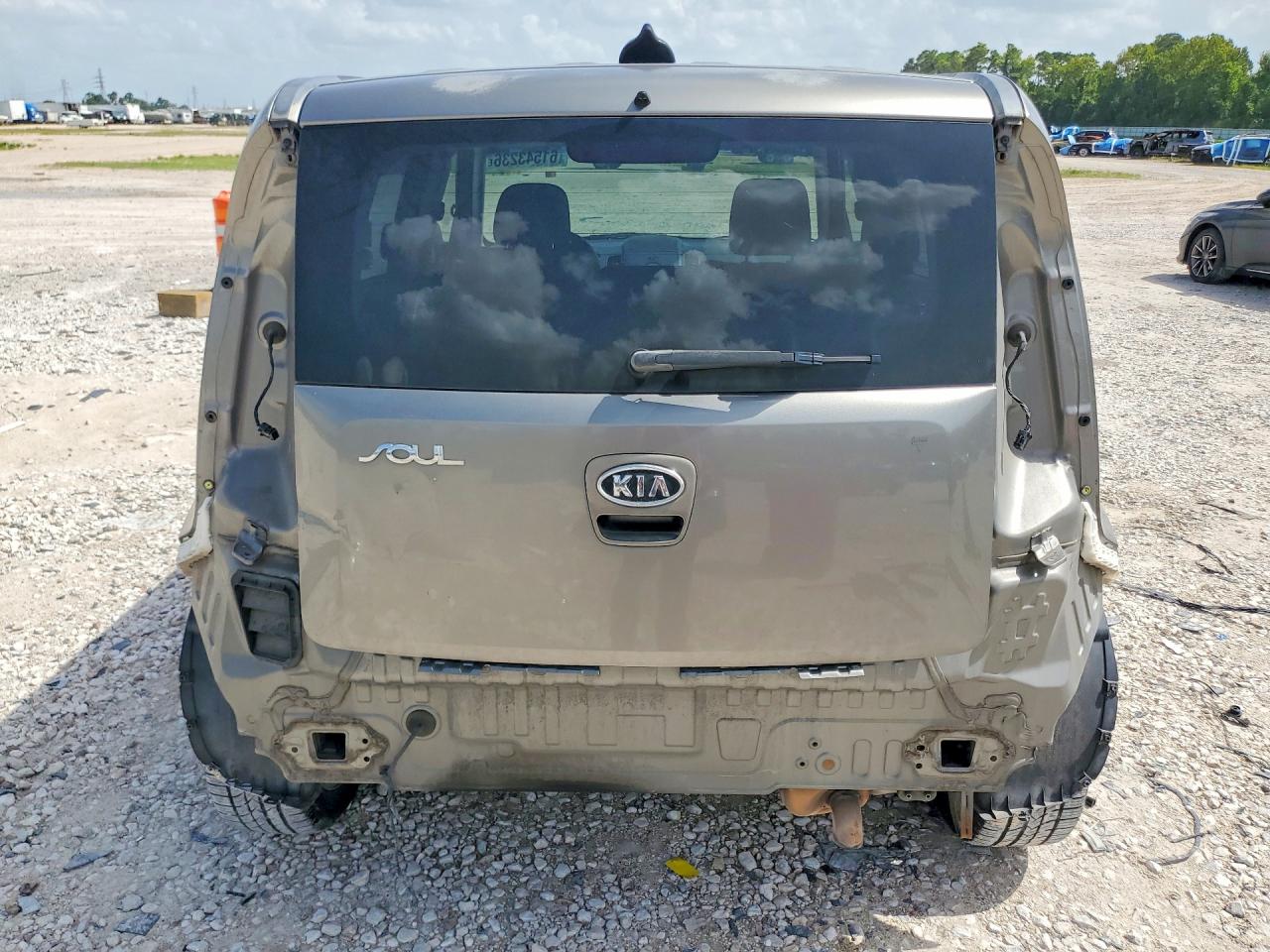 2010 Kia Soul + Бежевый vin: KNDJT2A22A7070177