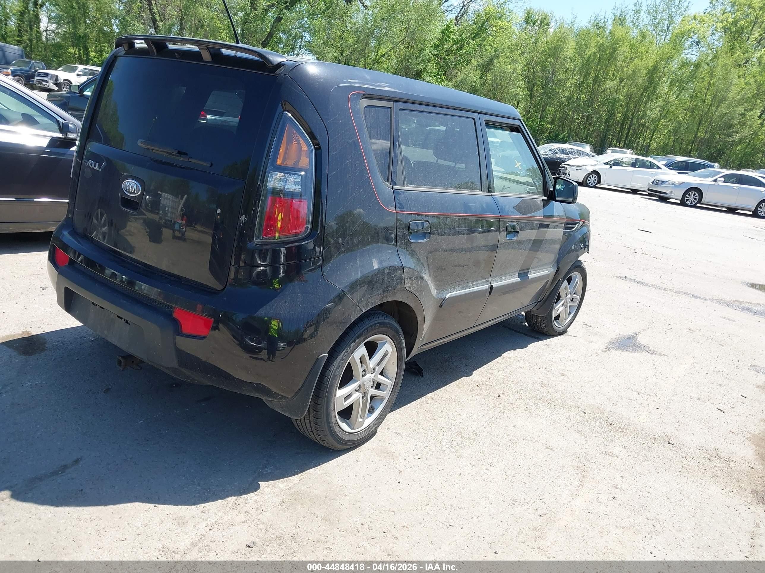 2010 Kia Soul + Black vin: KNDJT2A22A7082149