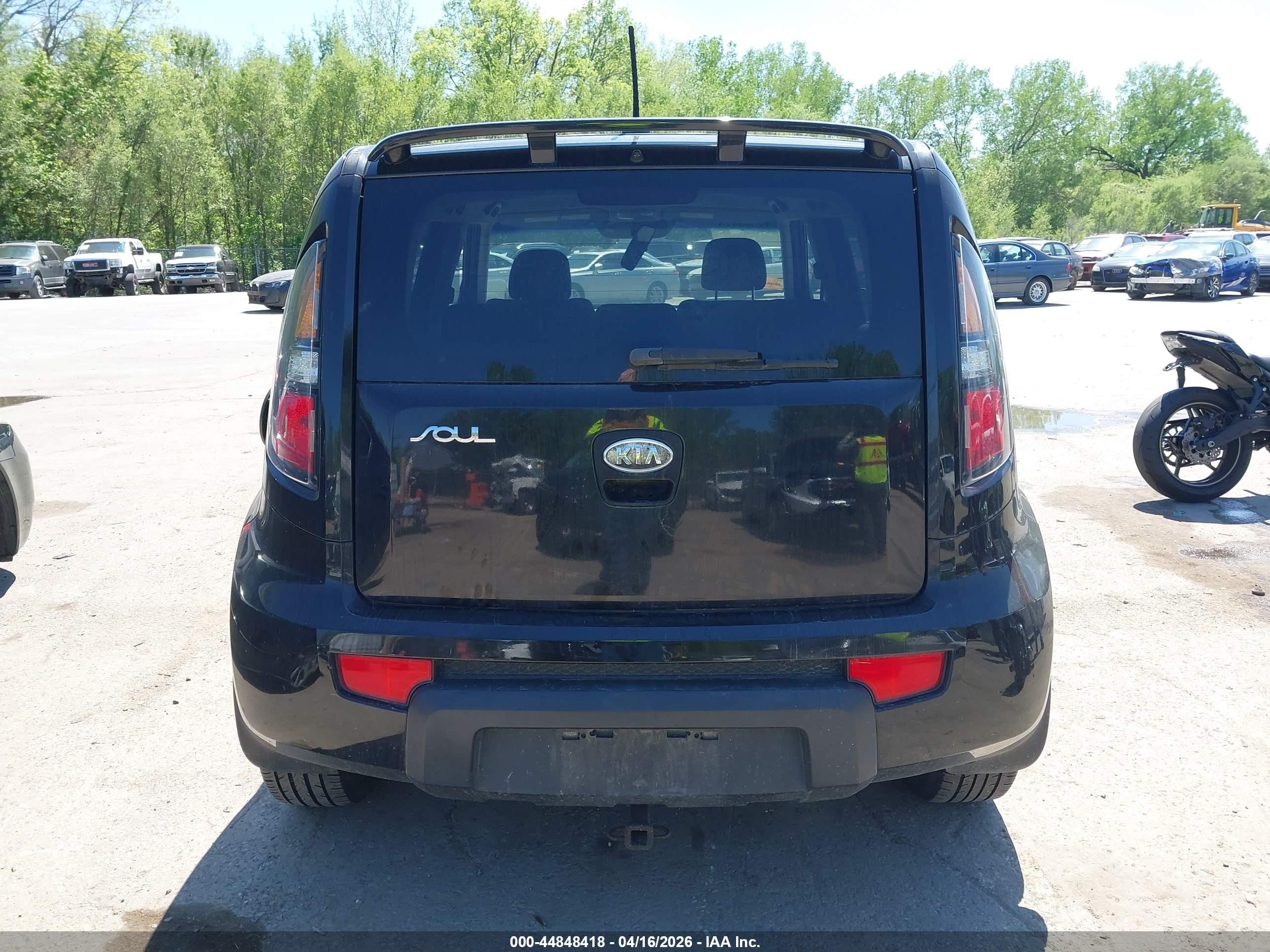 2010 Kia Soul + Black vin: KNDJT2A22A7082149