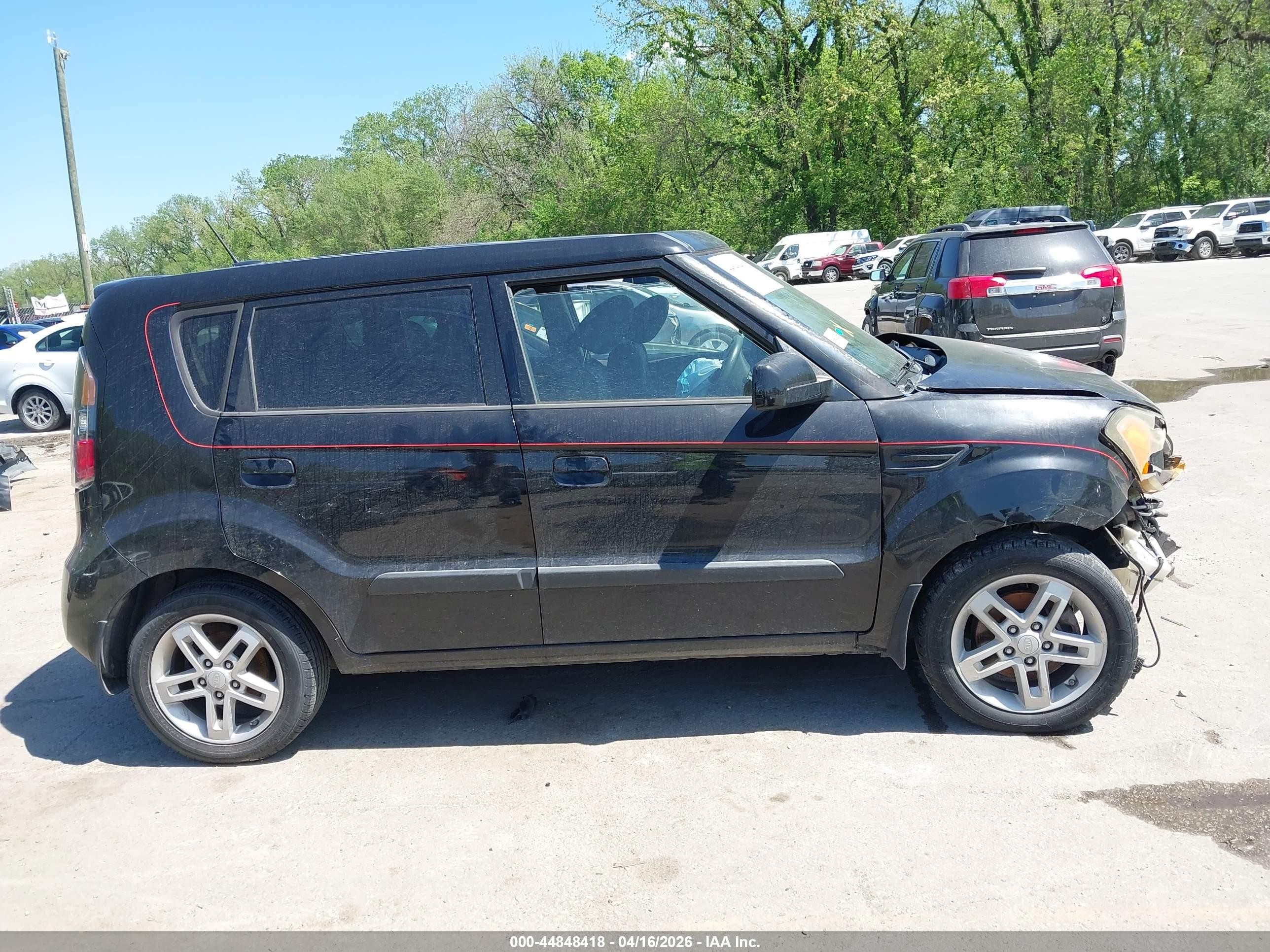 2010 Kia Soul + Black vin: KNDJT2A22A7082149