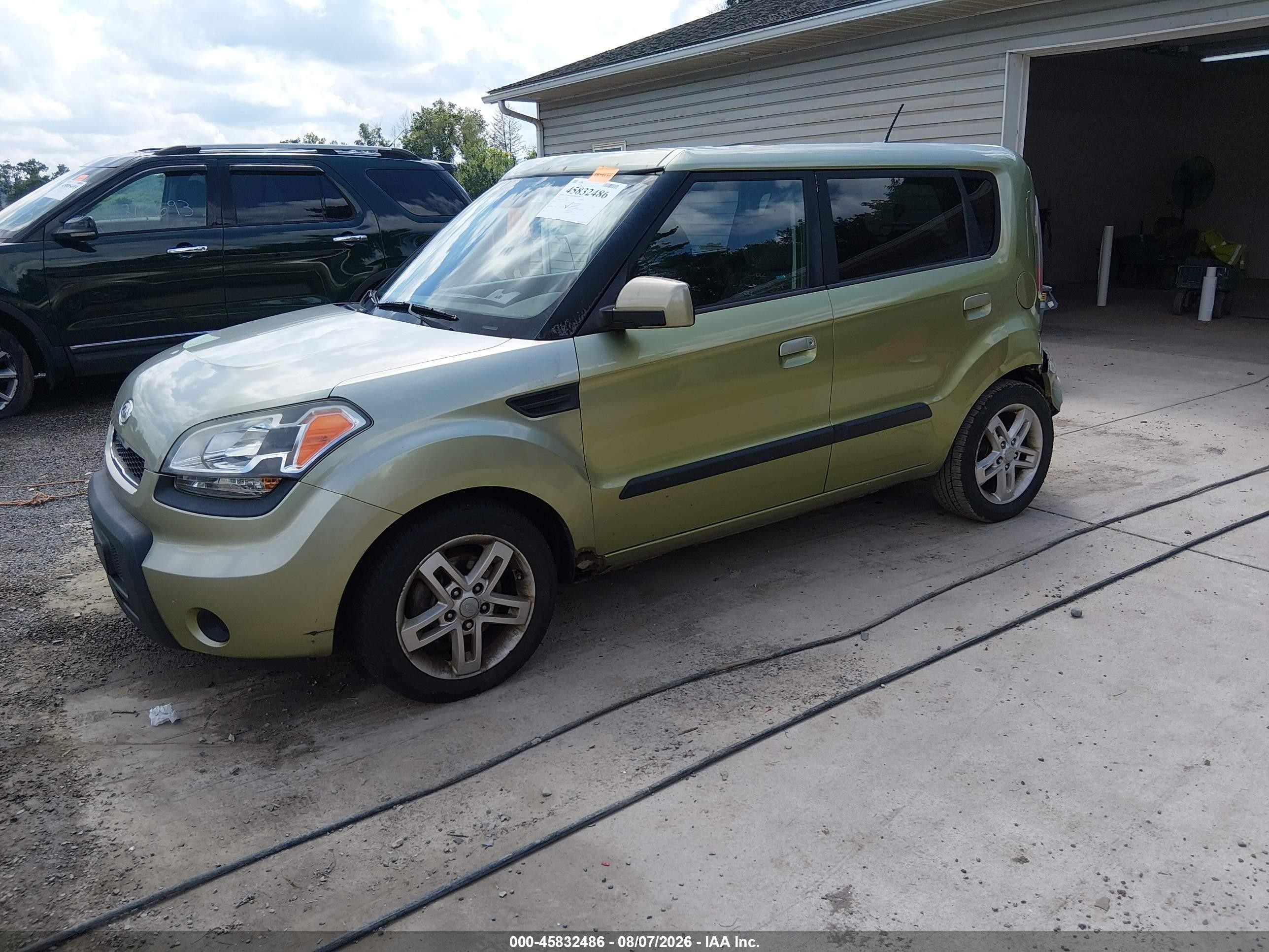 2010 Kia Soul + Green vin: KNDJT2A22A7104635
