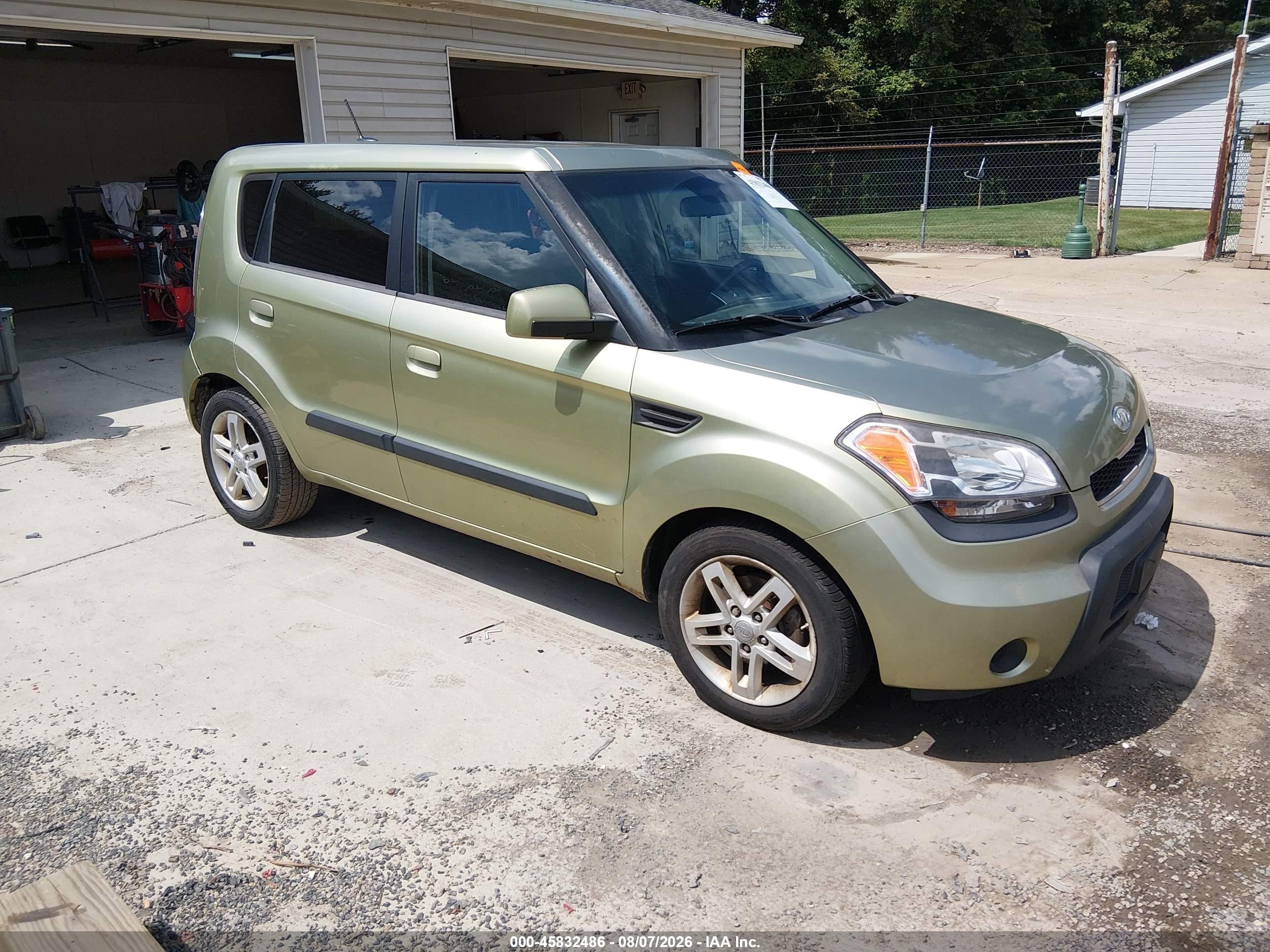 2010 Kia Soul + Green vin: KNDJT2A22A7104635