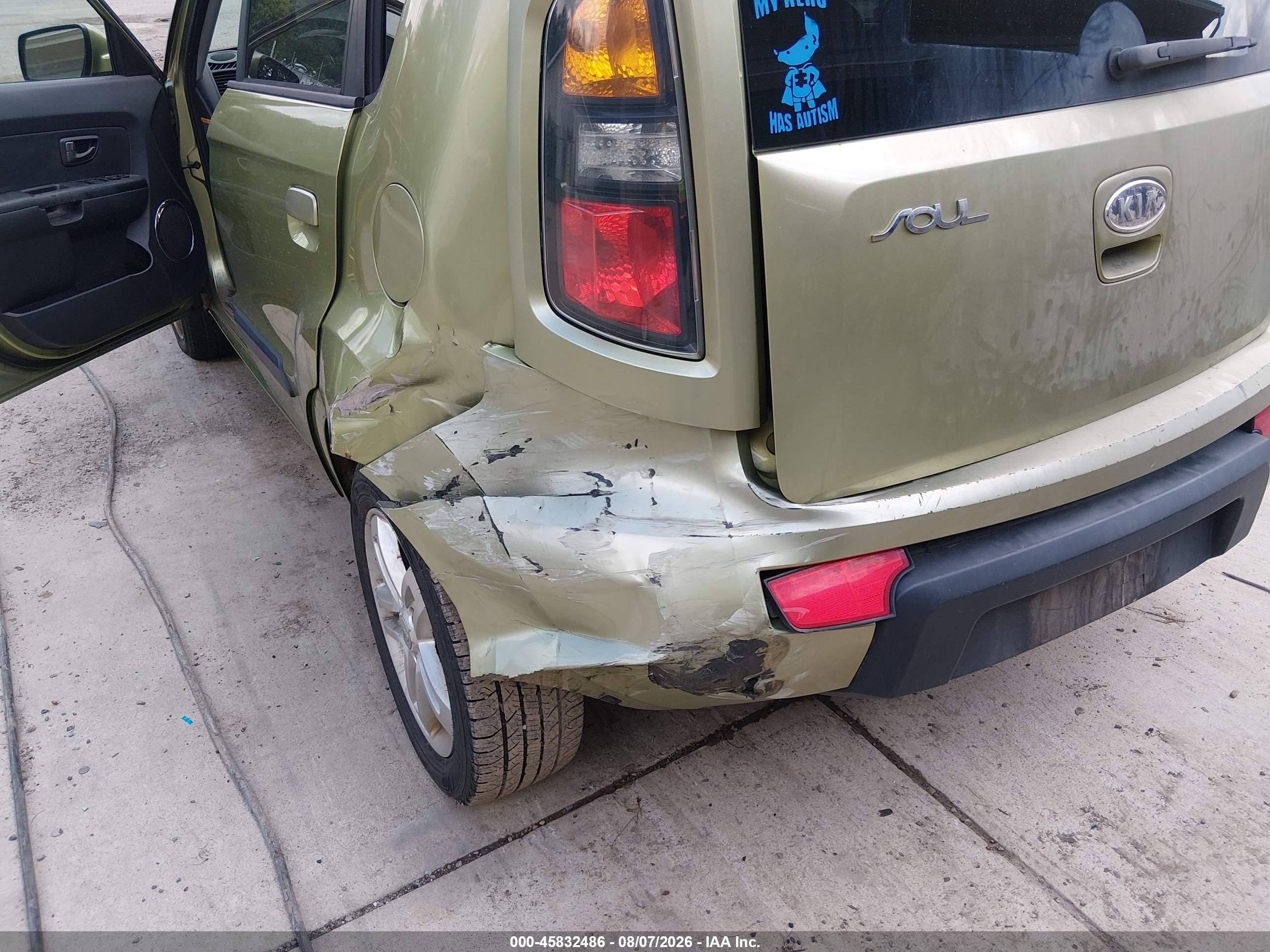 2010 Kia Soul + Green vin: KNDJT2A22A7104635