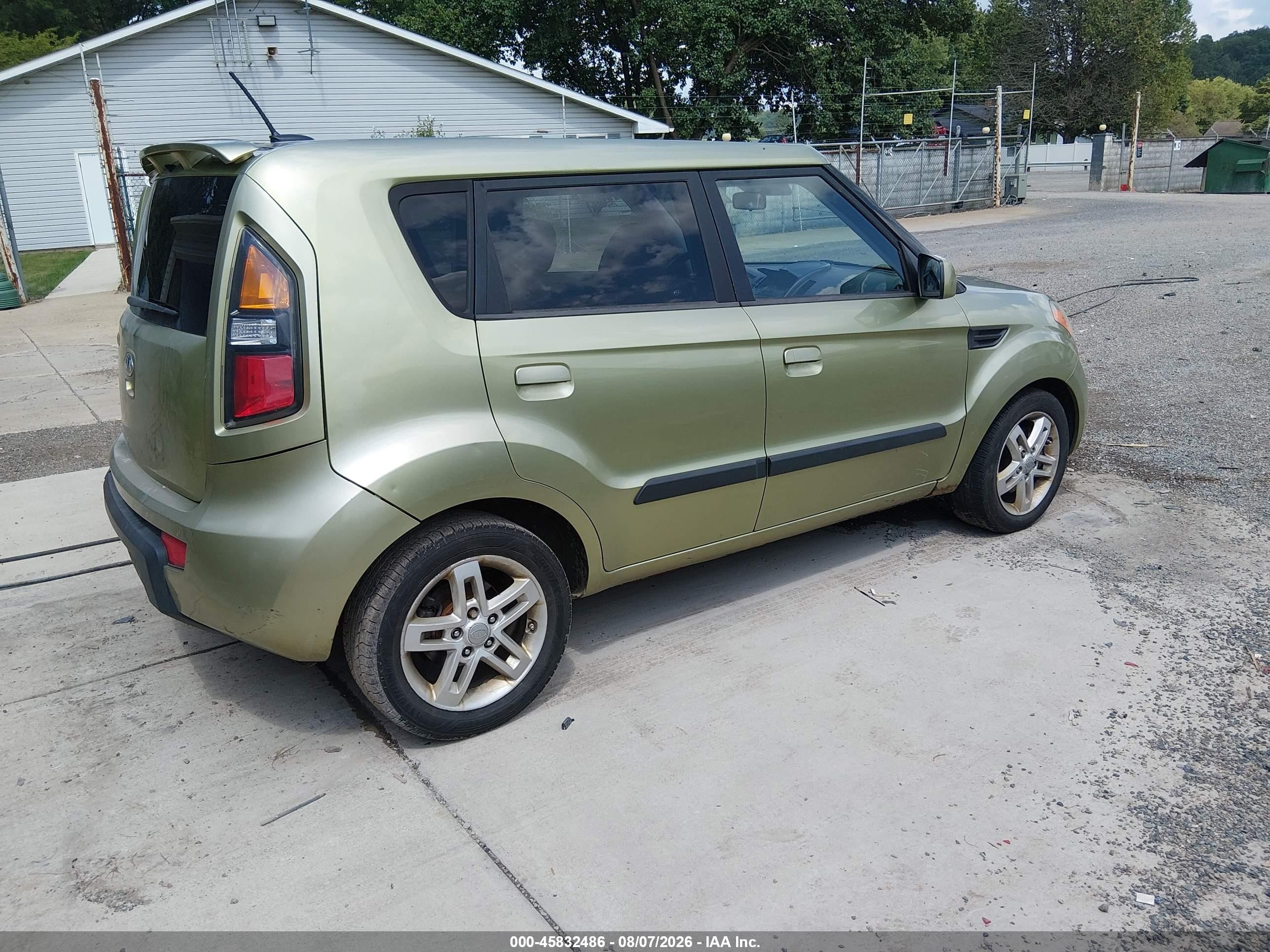 2010 Kia Soul + Green vin: KNDJT2A22A7104635