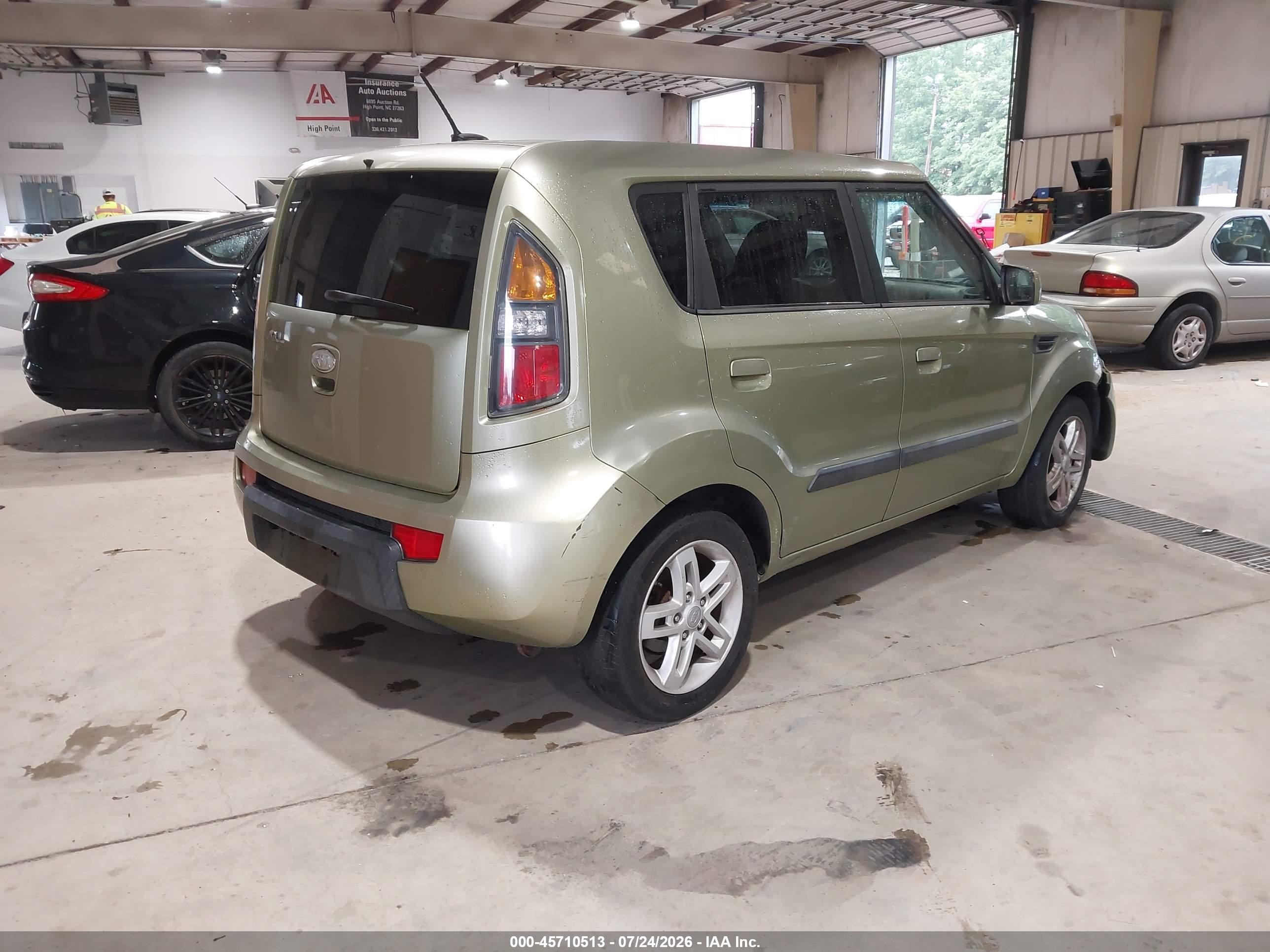 2010 Kia Soul + Green vin: KNDJT2A22A7138994