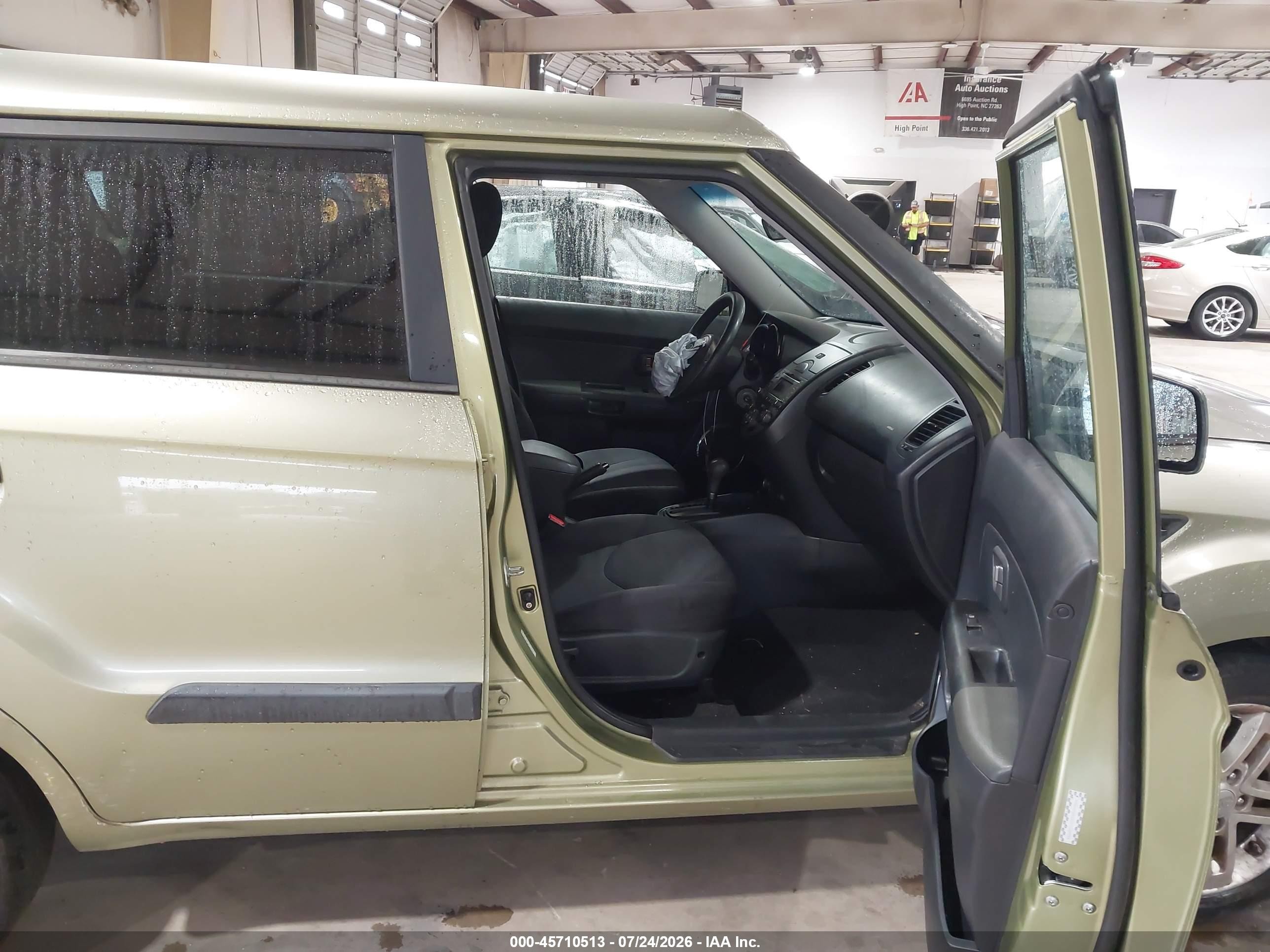 2010 Kia Soul + Green vin: KNDJT2A22A7138994
