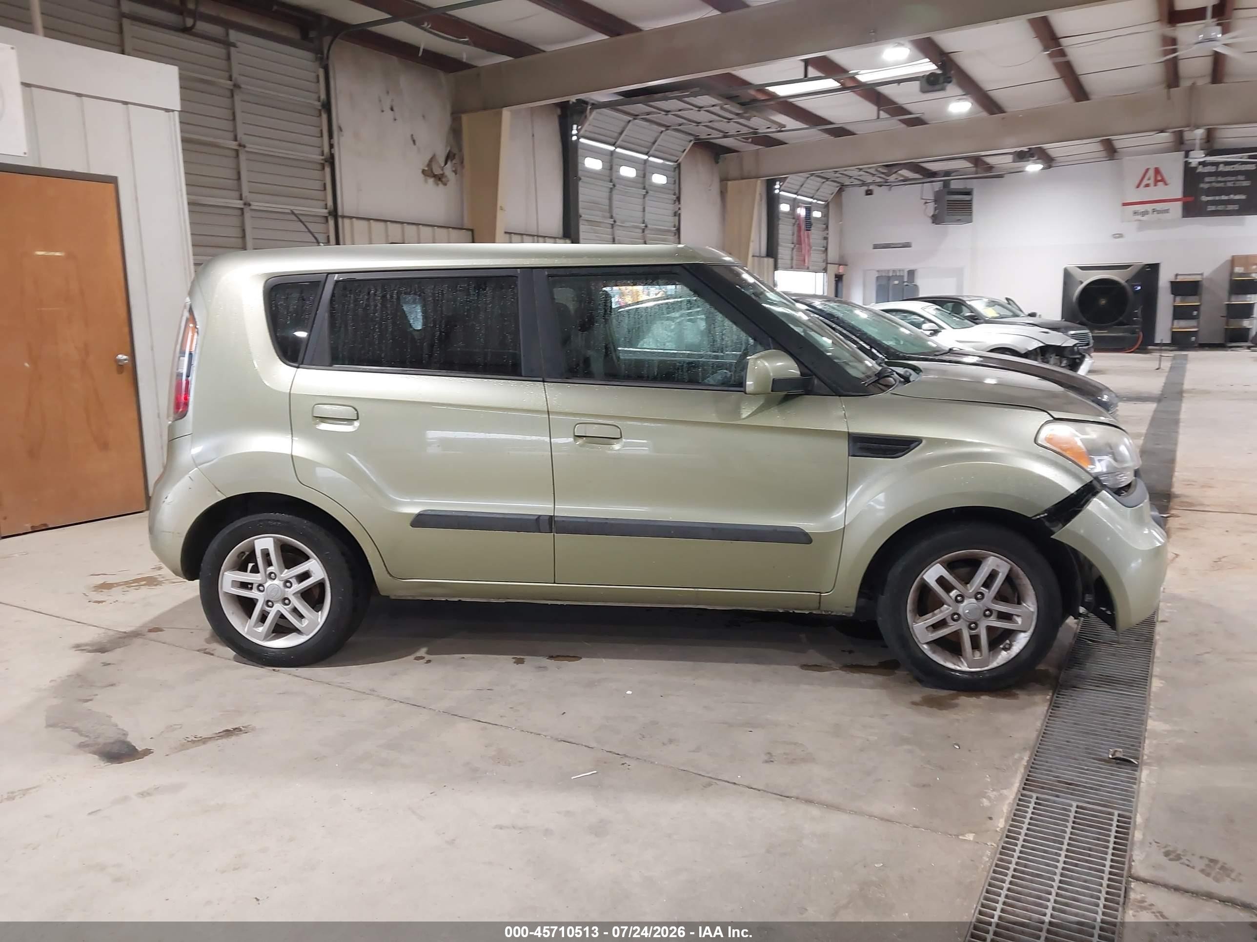 2010 Kia Soul + Green vin: KNDJT2A22A7138994