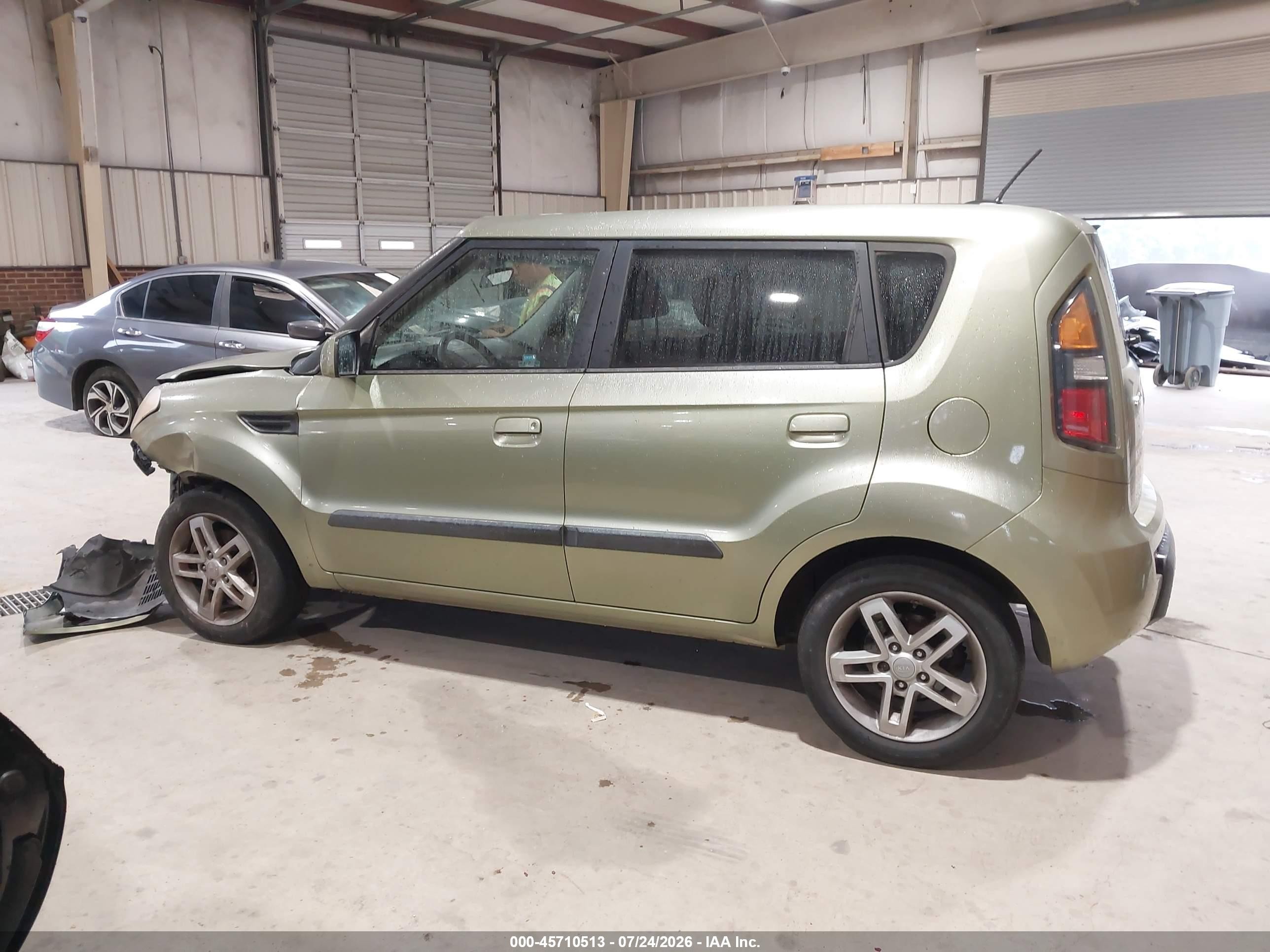 2010 Kia Soul + Green vin: KNDJT2A22A7138994