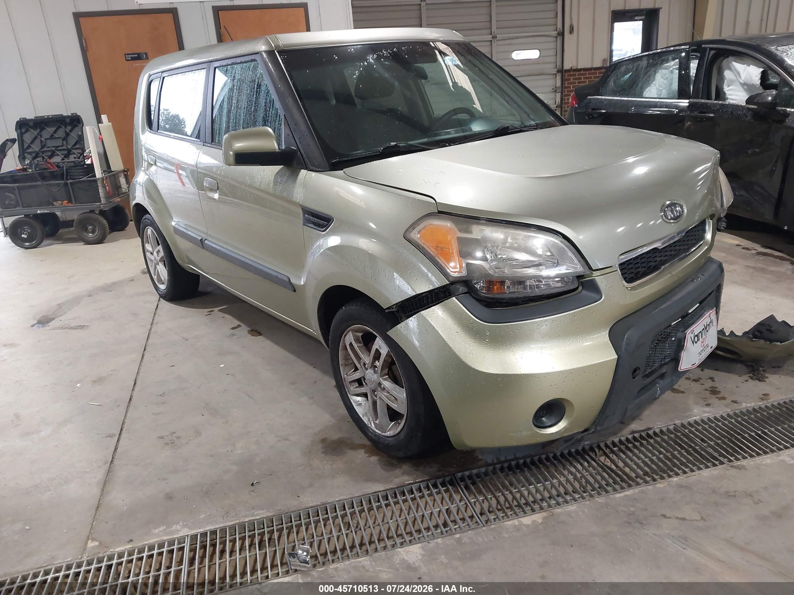 2010 Kia Soul + Green vin: KNDJT2A22A7138994