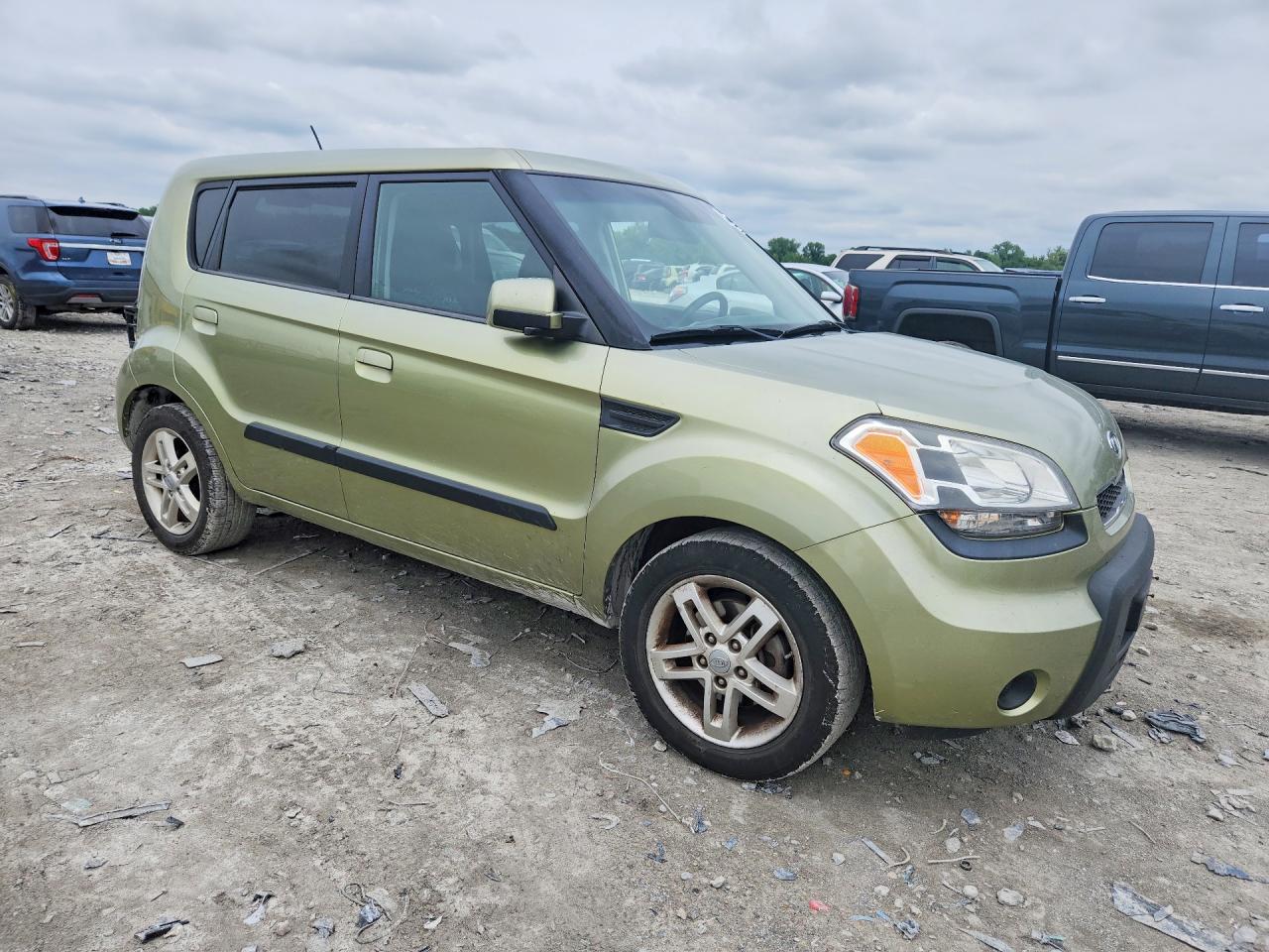 2010 Kia Soul + Green vin: KNDJT2A22A7144892