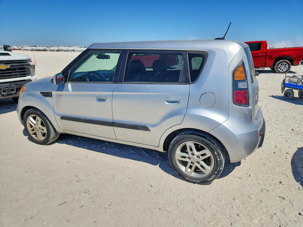 2010 Kia Soul + Silver vin: KNDJT2A22A7148991