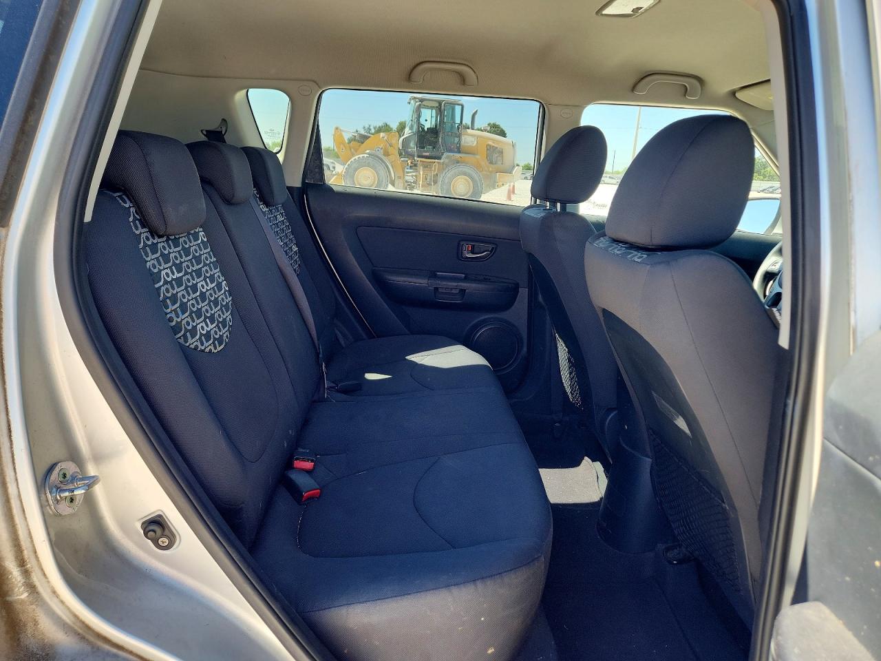 2010 Kia Soul + Silver vin: KNDJT2A22A7148991