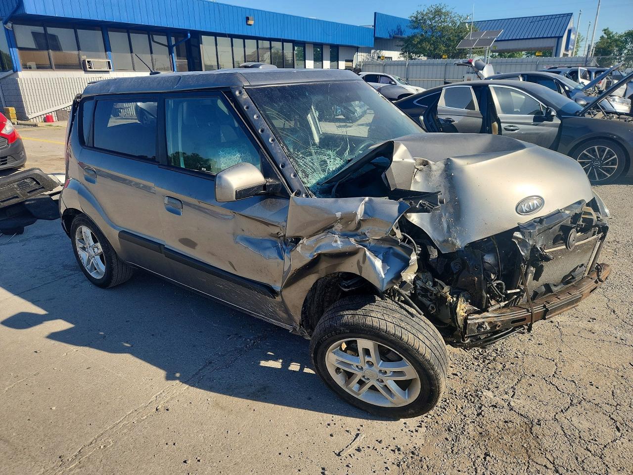 2010 Kia Soul + Silver vin: KNDJT2A22A7171915