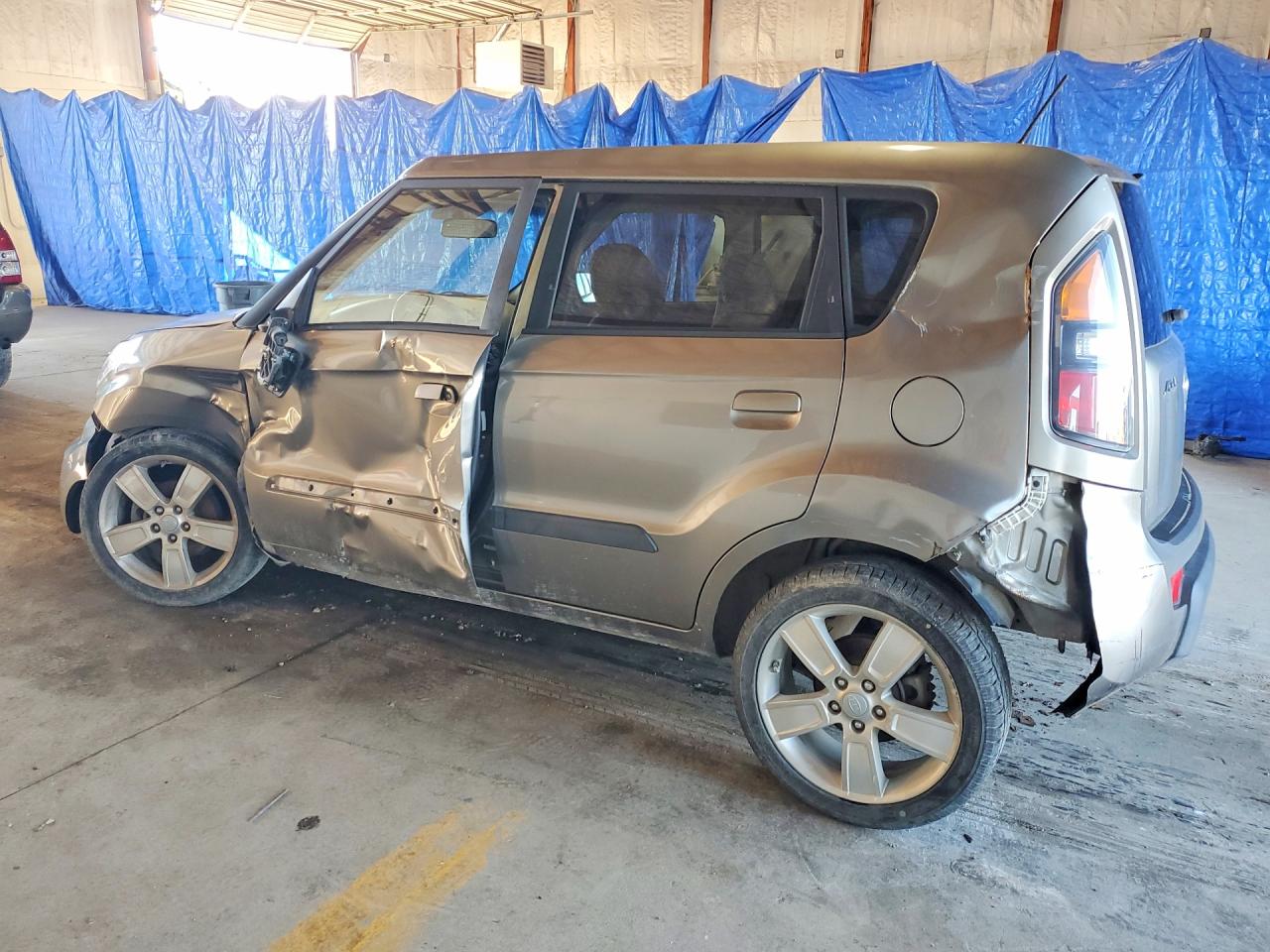 2010 Kia Soul + Gray vin: KNDJT2A22A7178735