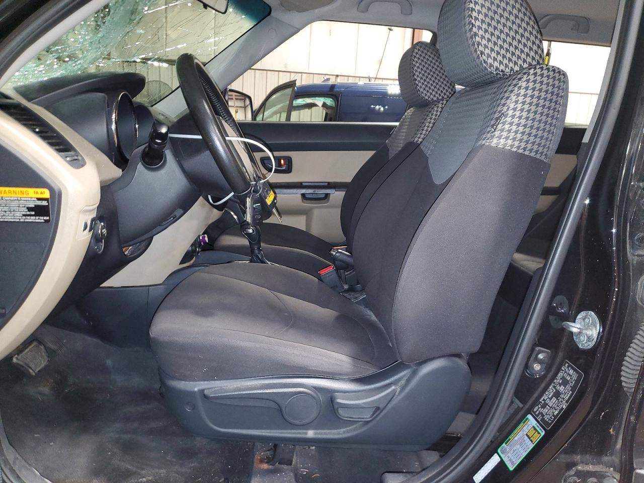 2011 Kia Soul ! Black vin: KNDJT2A22B7196444