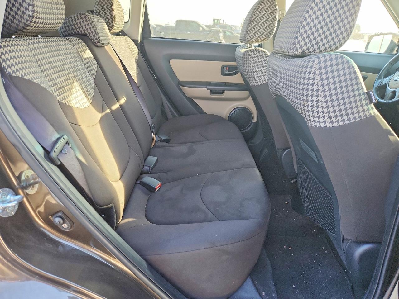 2011 Kia Soul + Brown vin: KNDJT2A22B7207443