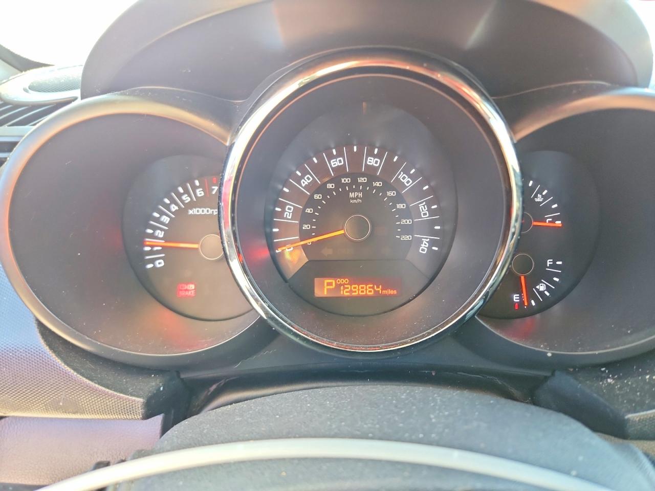 2011 Kia Soul + Red vin: KNDJT2A22B7218409