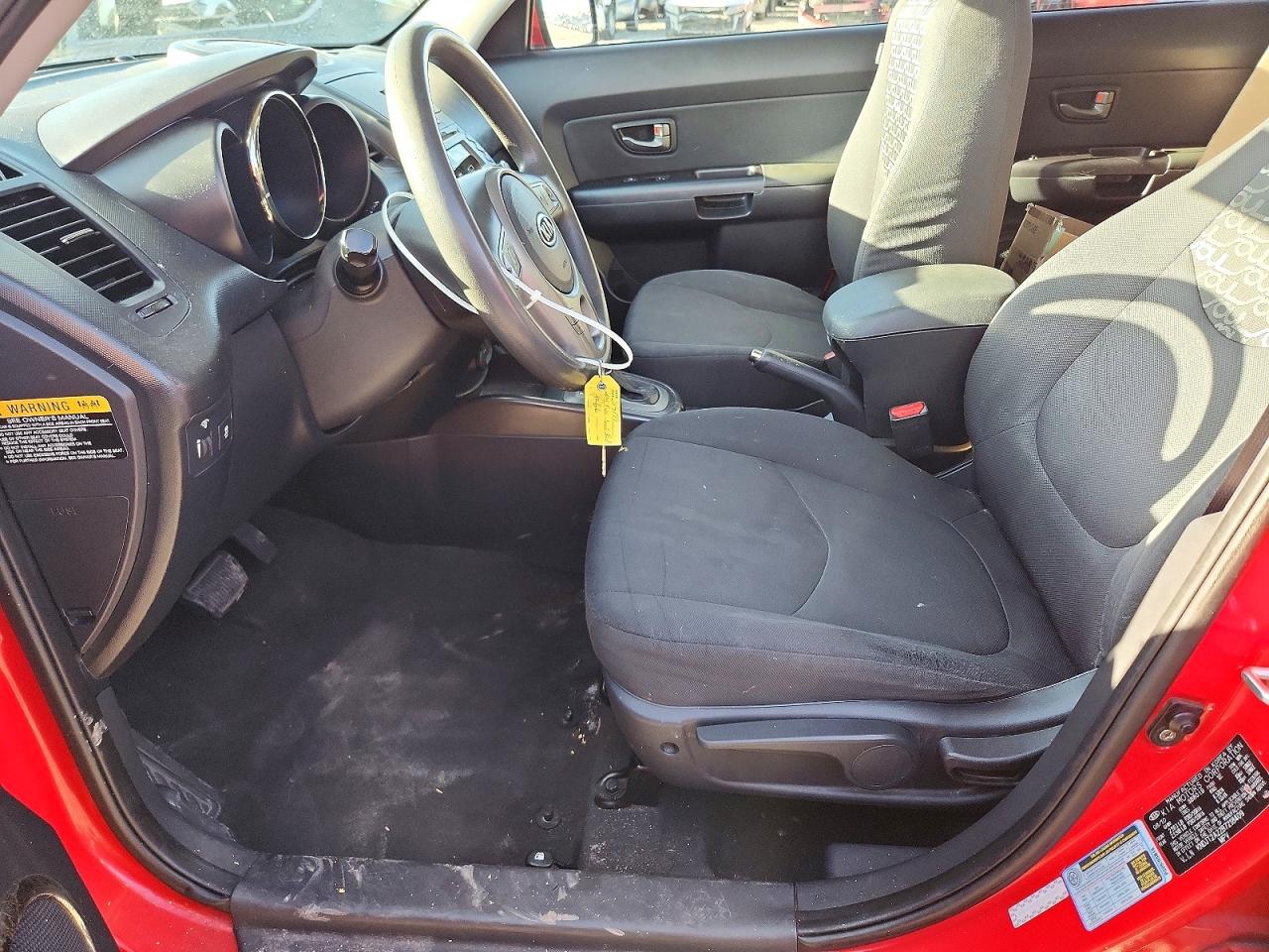 2011 Kia Soul + Red vin: KNDJT2A22B7218409