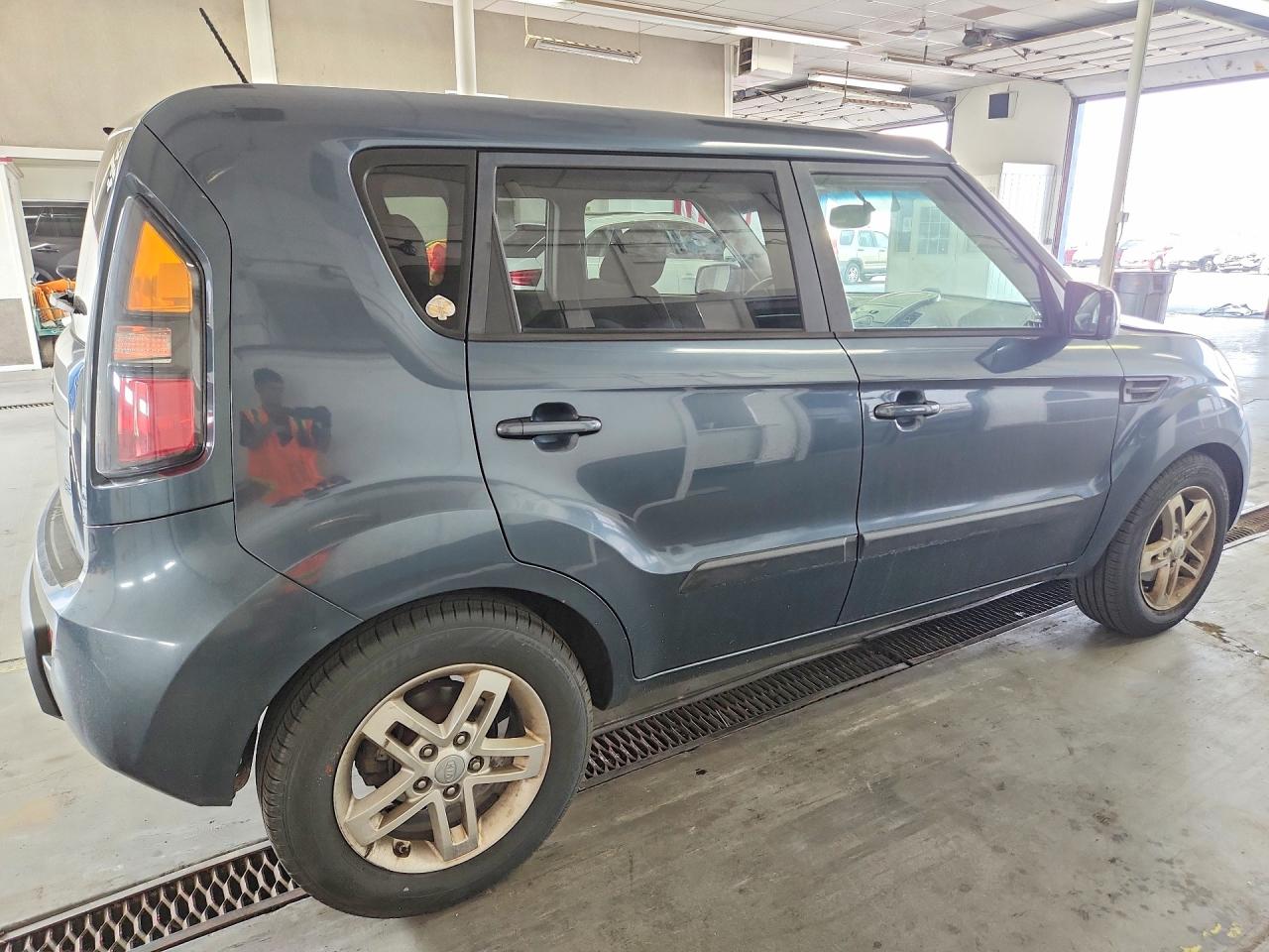 2011 Kia Soul + Синий vin: KNDJT2A22B7219124