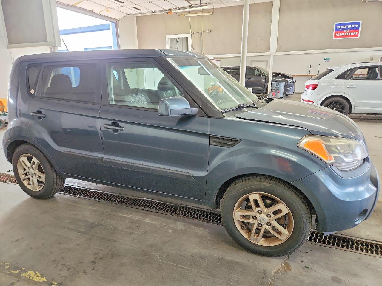 2011 Kia Soul + Синий vin: KNDJT2A22B7219124