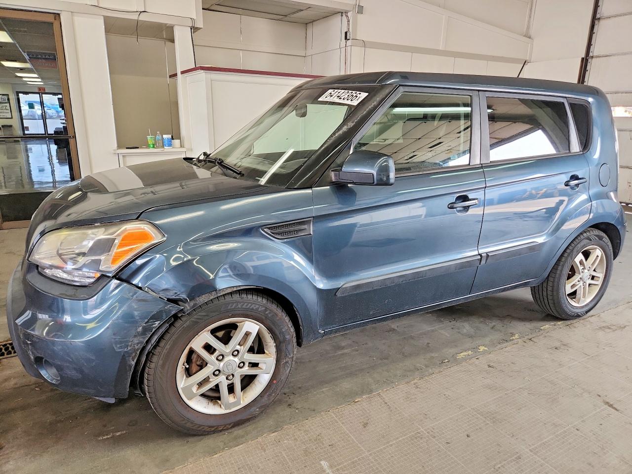2011 Kia Soul + Blue vin: KNDJT2A22B7219124