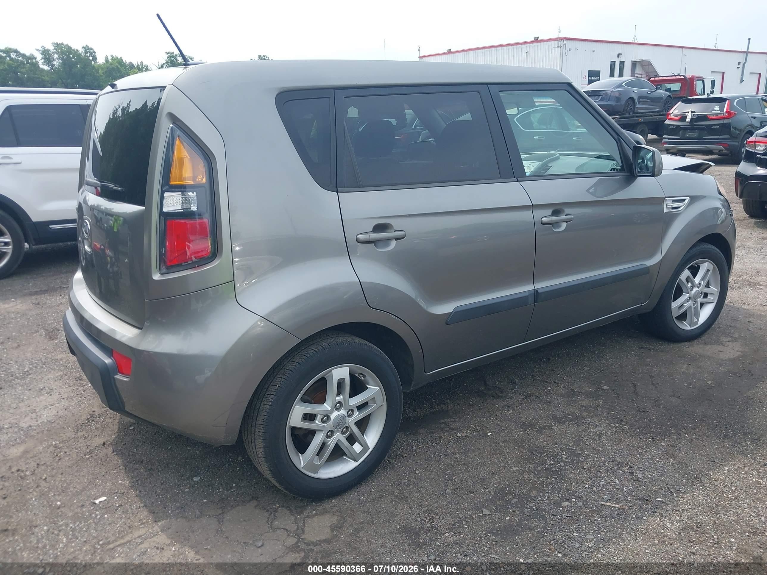 2011 Kia Soul + Серый vin: KNDJT2A22B7233170