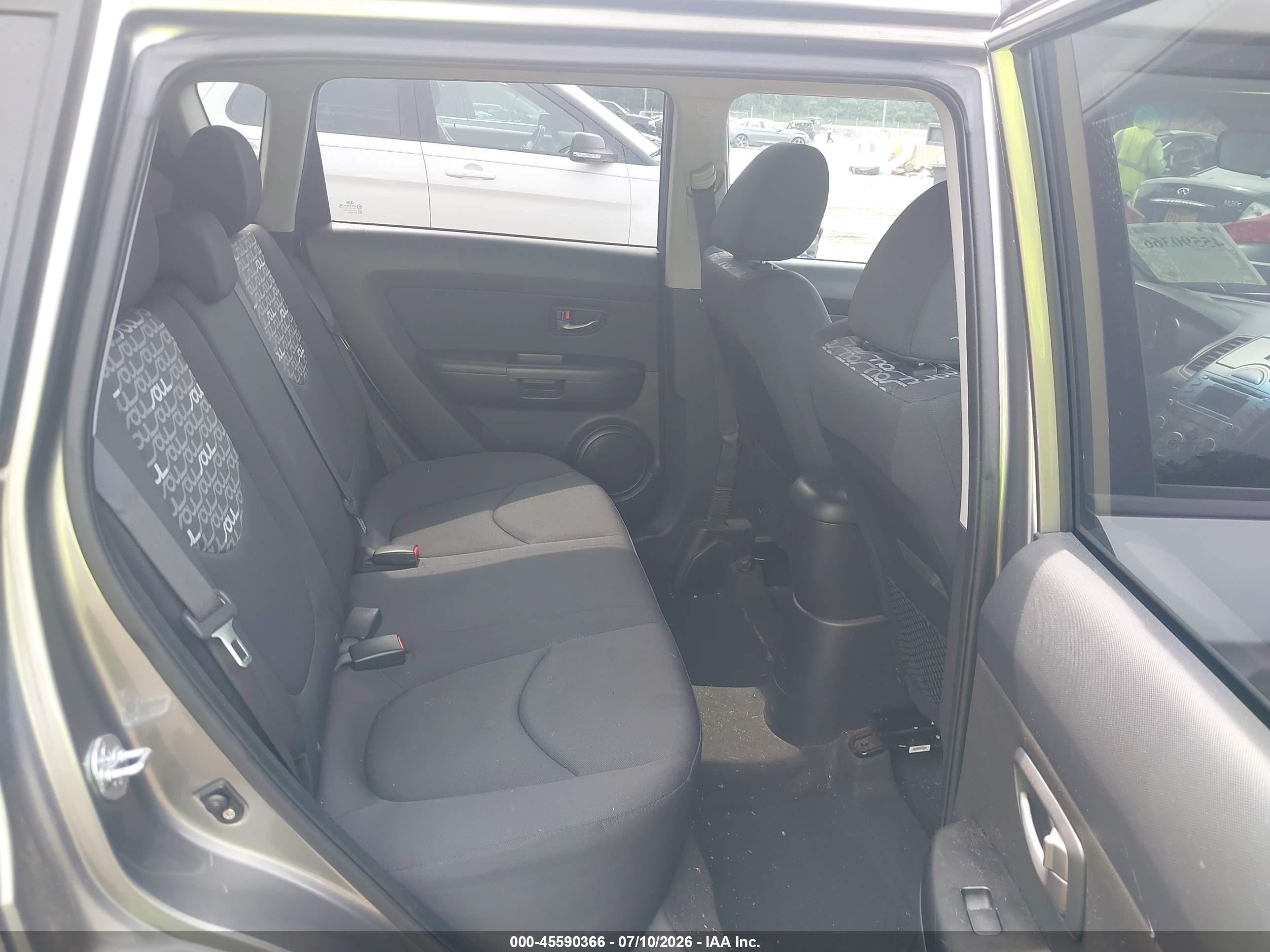 2011 Kia Soul + Серый vin: KNDJT2A22B7233170