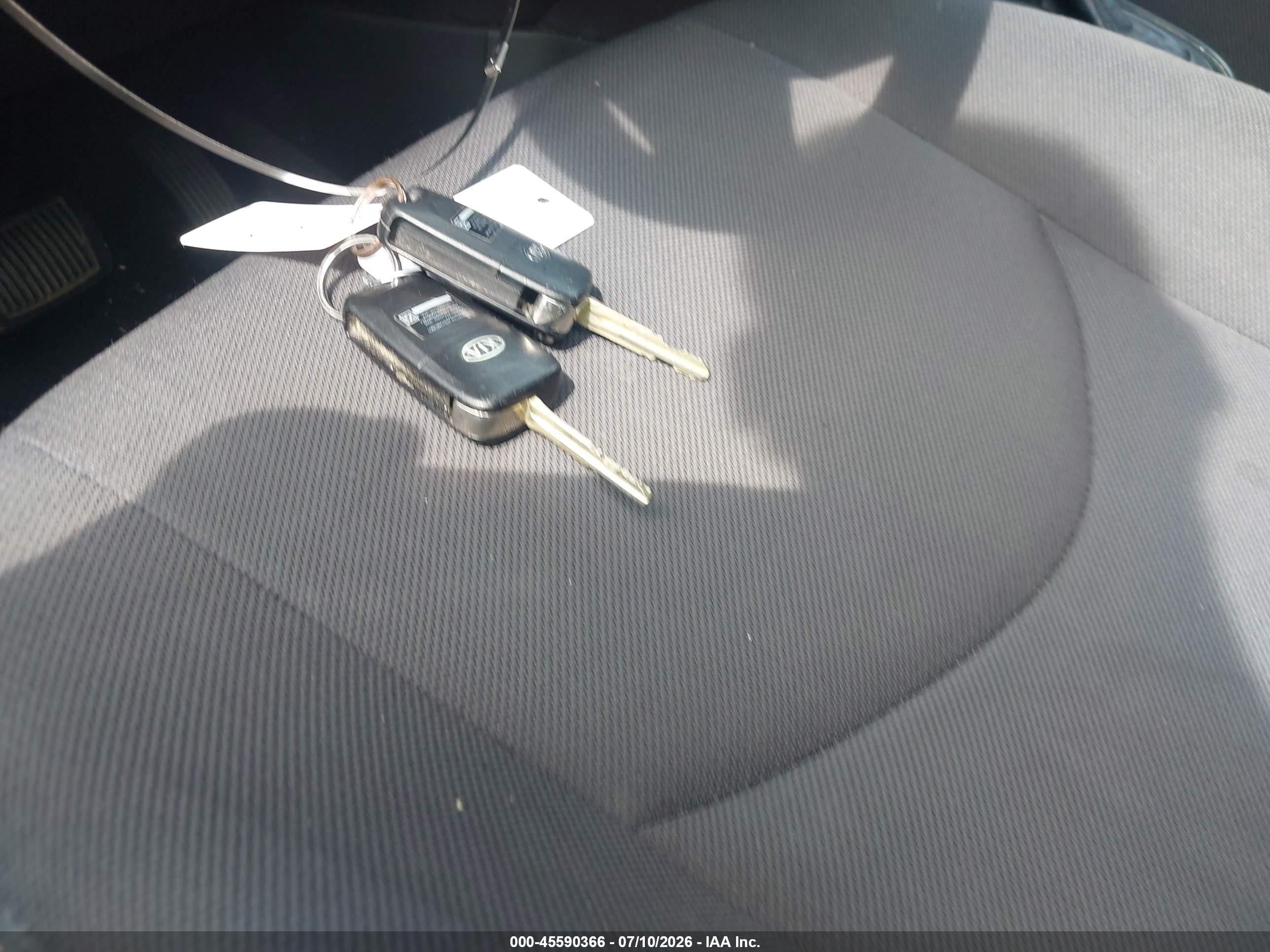 2011 Kia Soul + Серый vin: KNDJT2A22B7233170